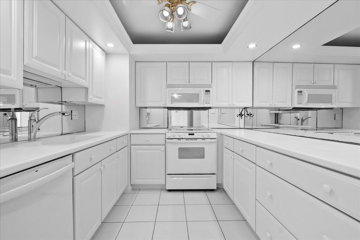 Unit 2402 photo 8