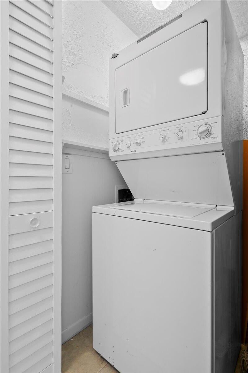 Unit 2402 photo 11