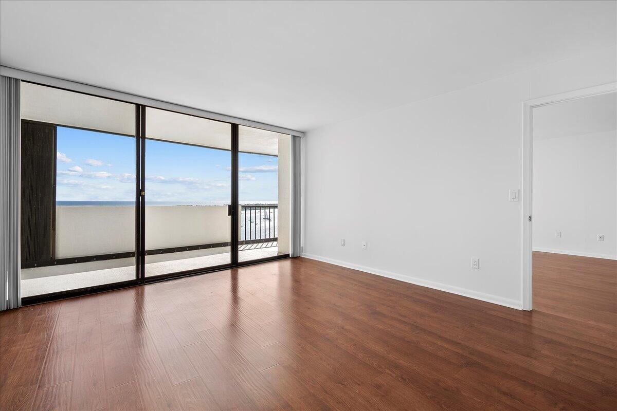 Unit 2402 photo 23