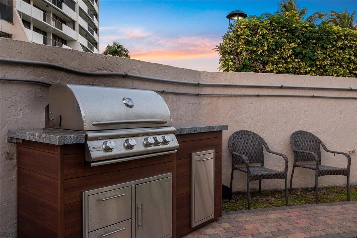 Unit 2402 photo 32