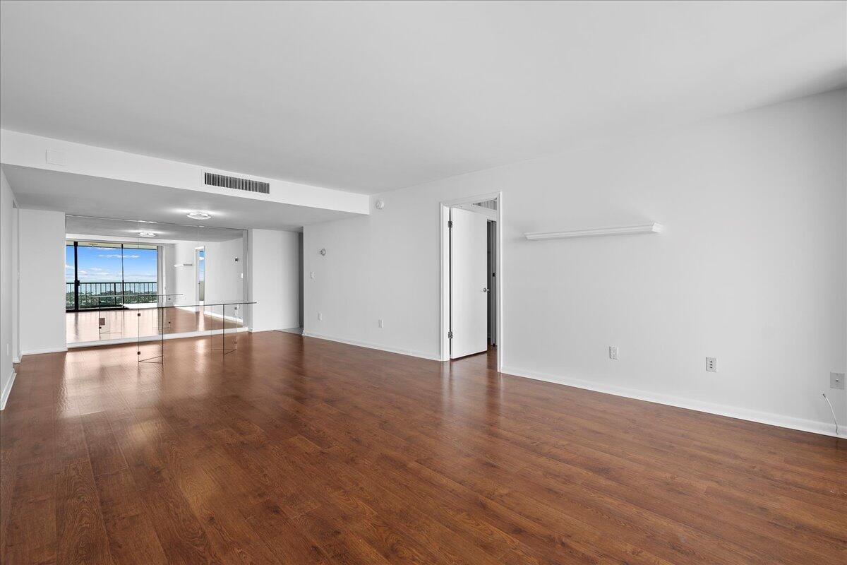 Unit 2402 photo 45