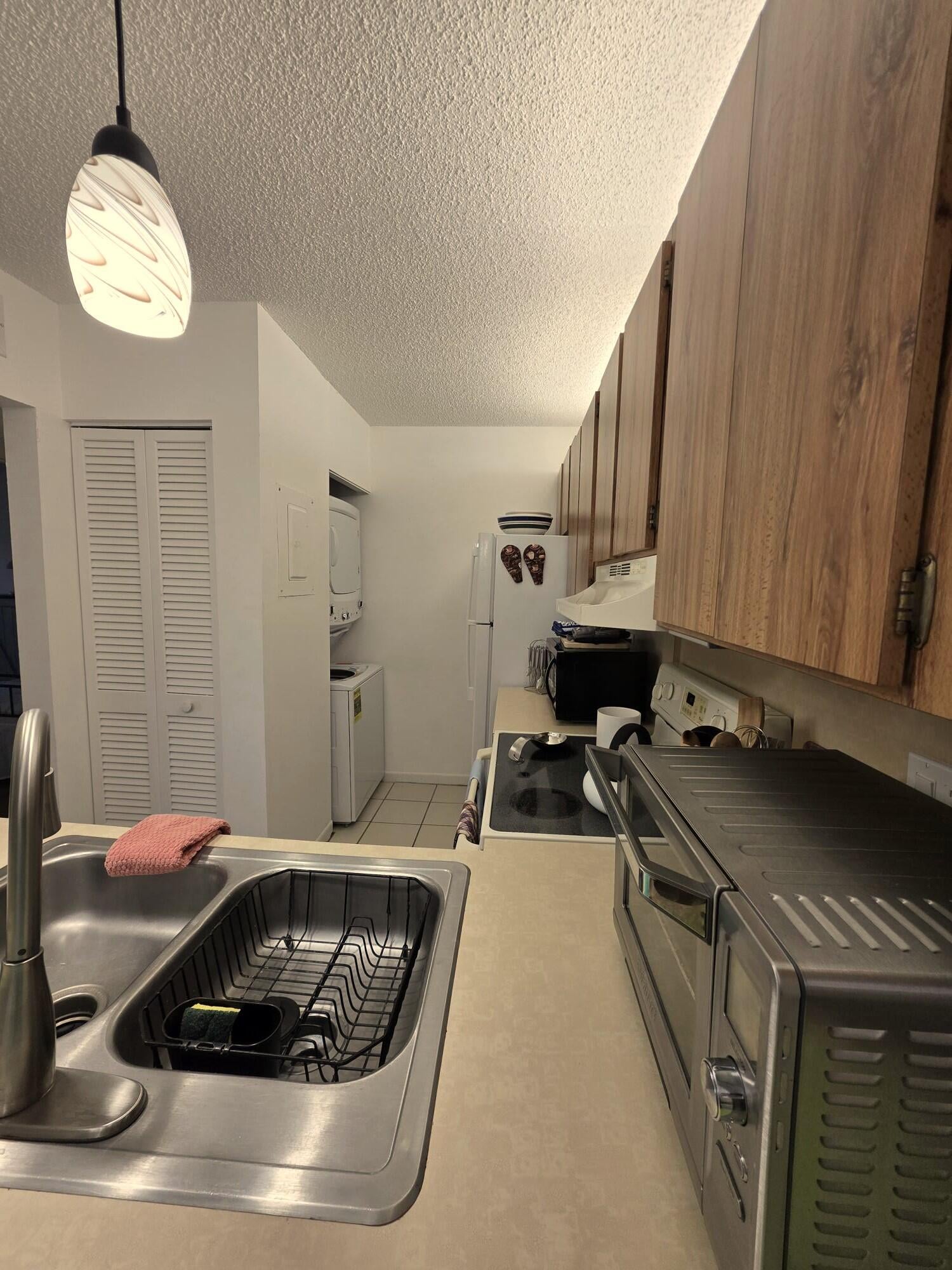  Unit 14A photo 6
