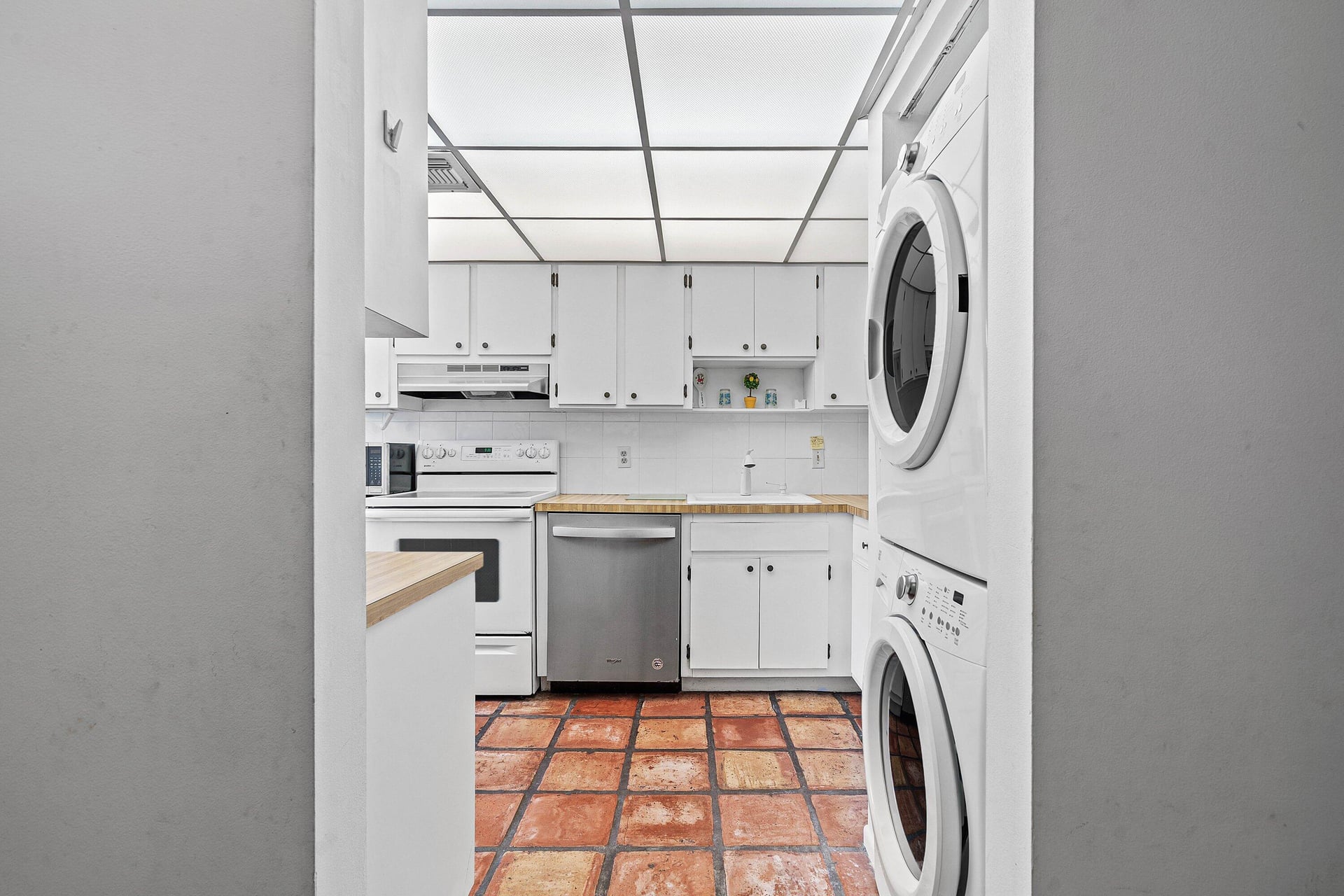 Unit F photo 6