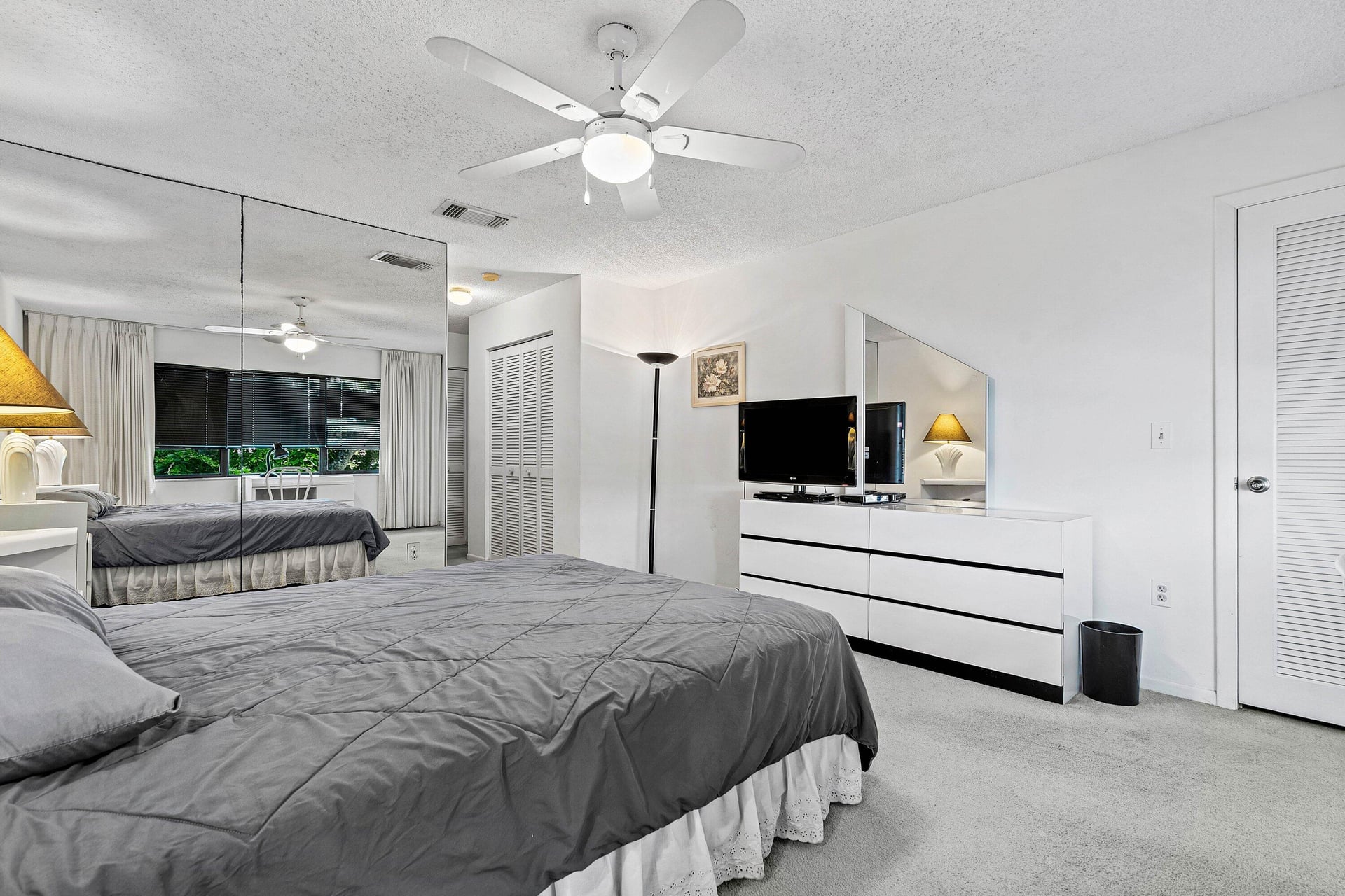 Unit F photo 21