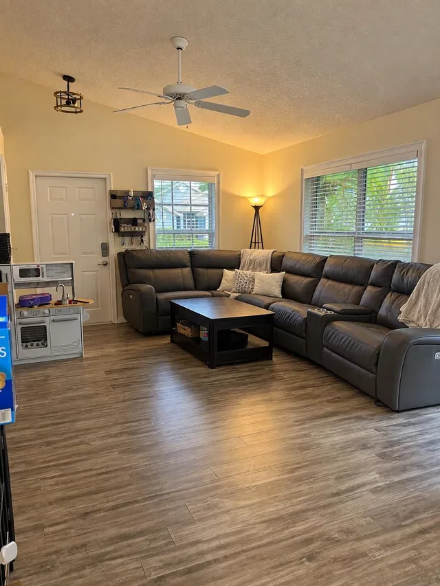  Residence photo 6