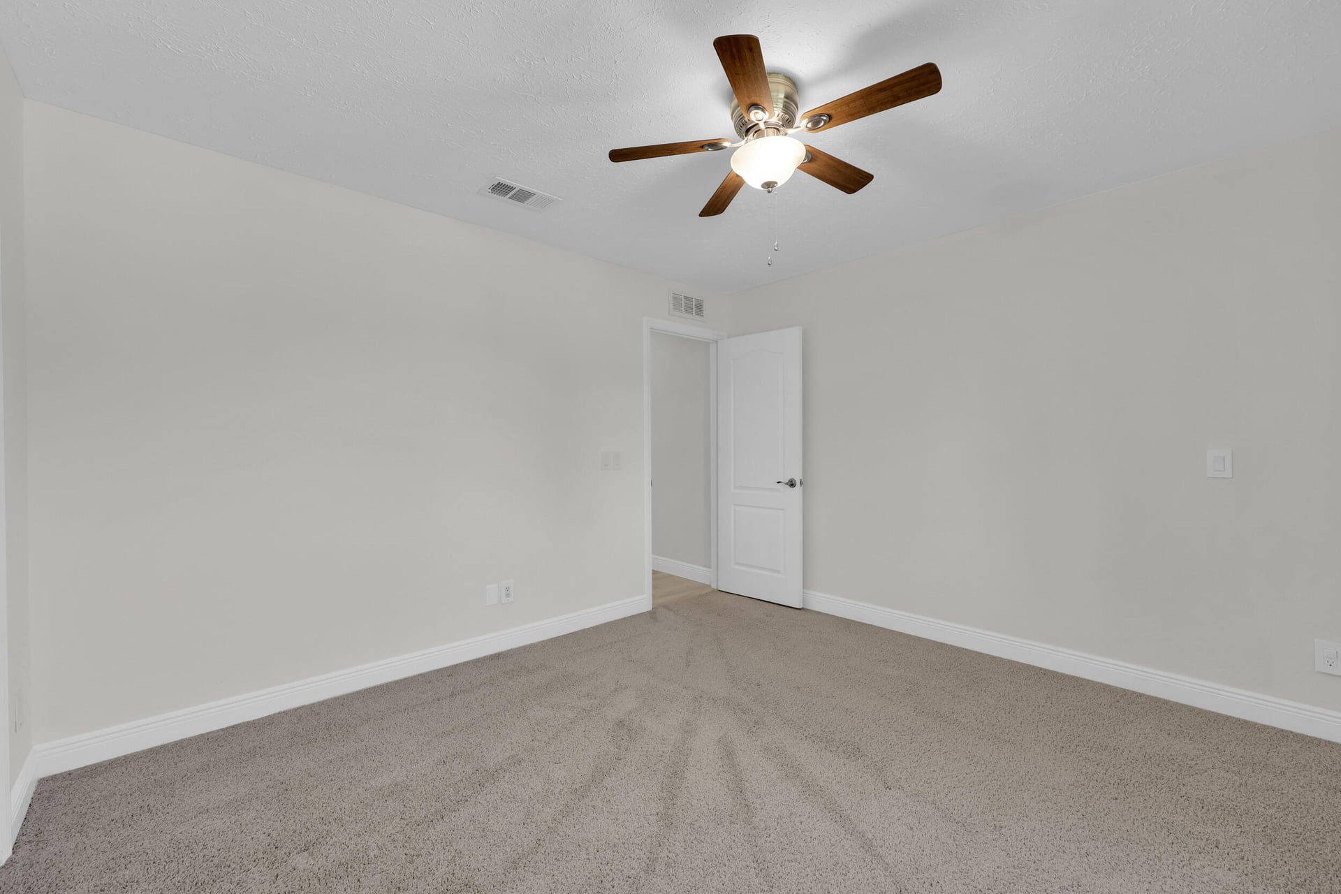  Residence photo 57