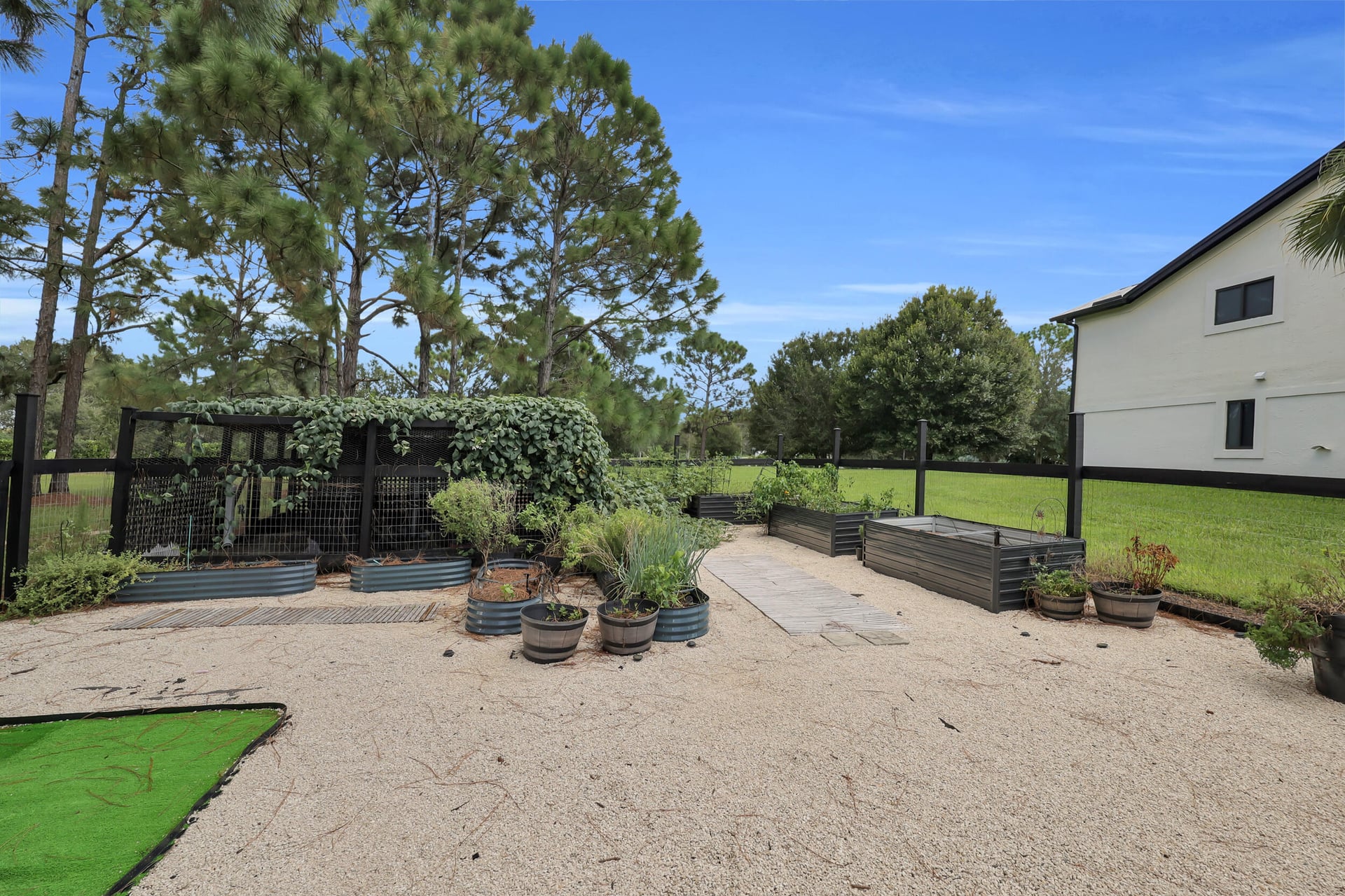  Residence photo 84