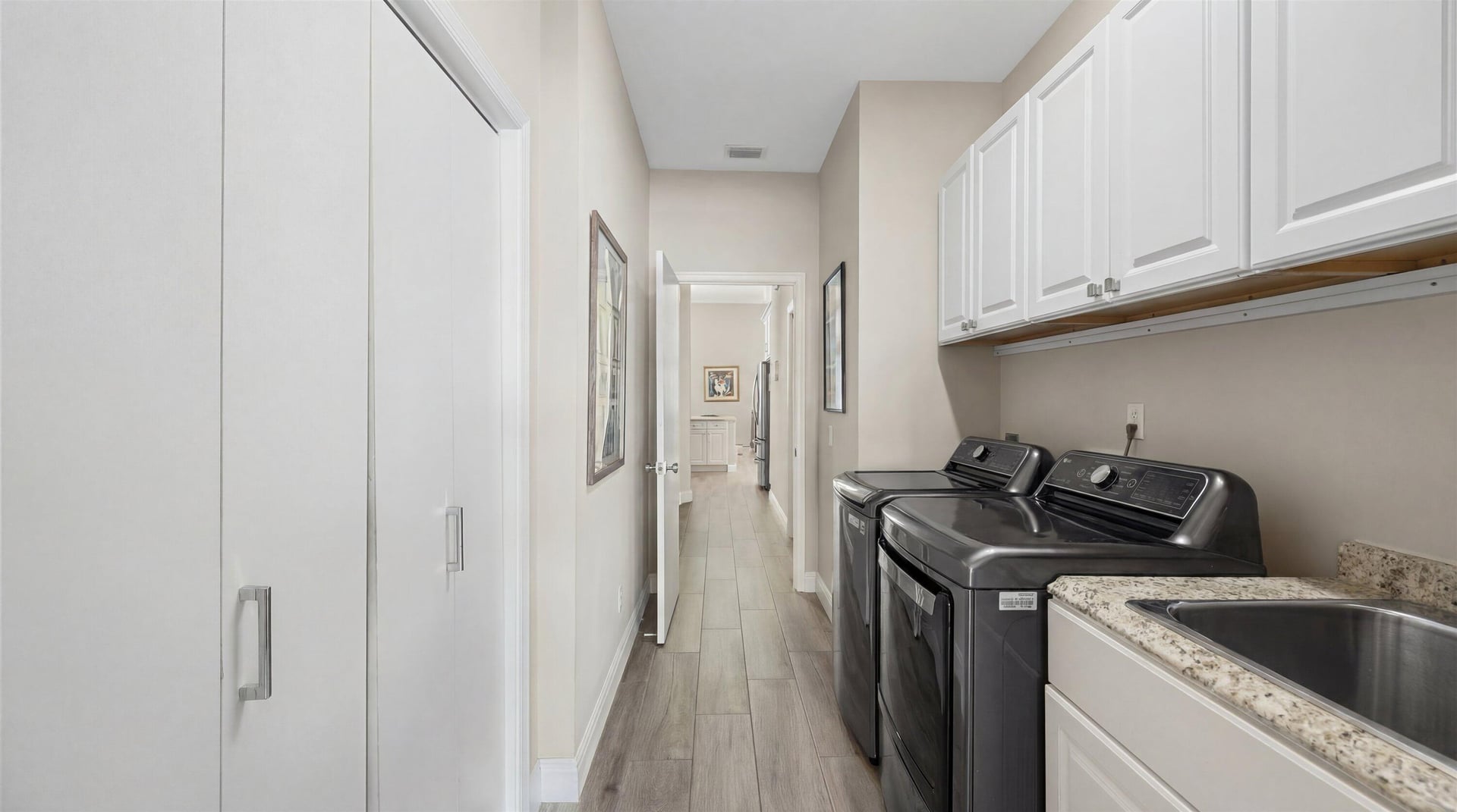 Residence photo 26