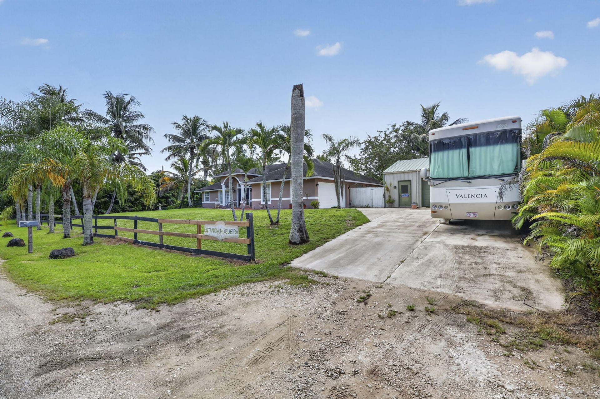 Residence photo 5