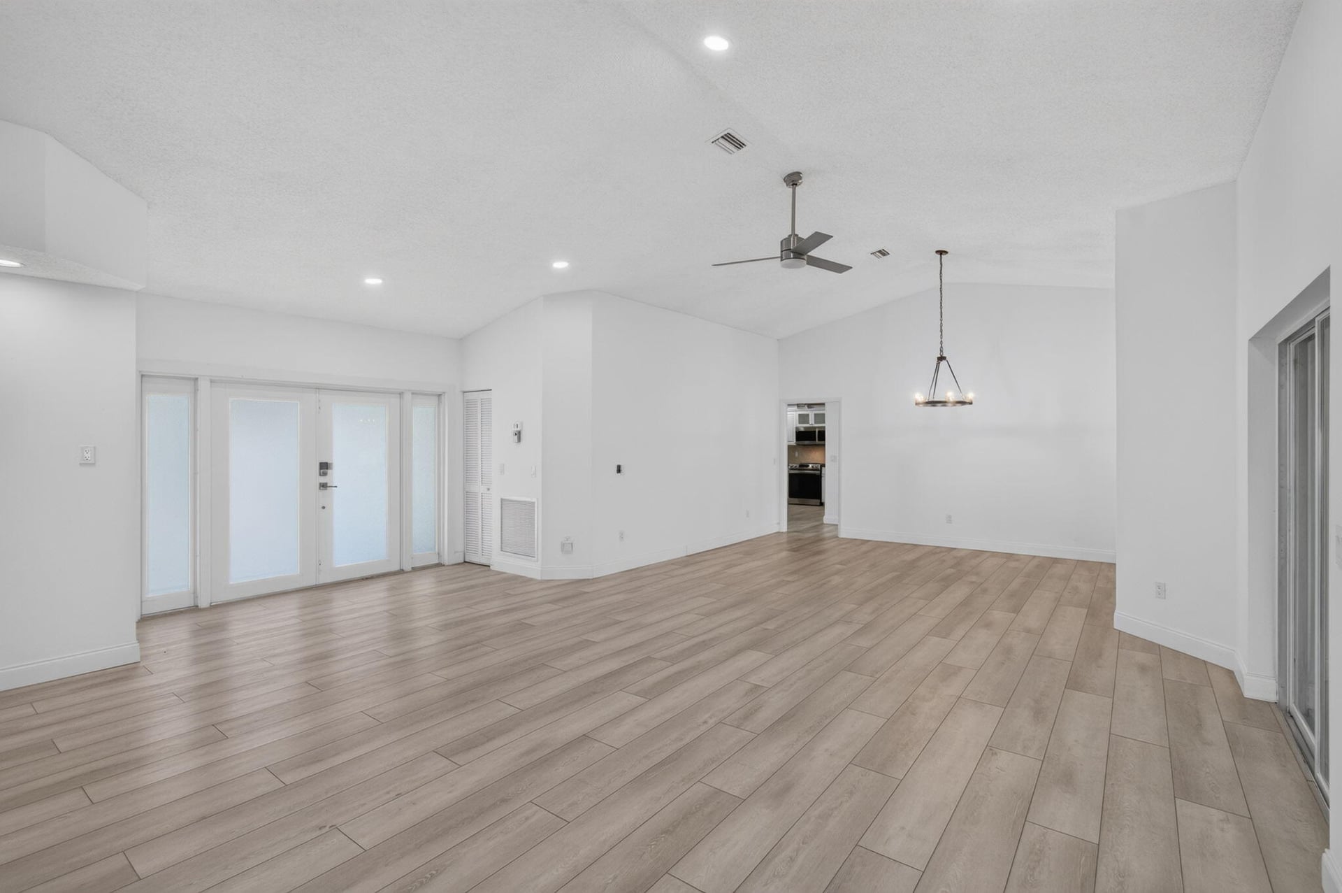  Residence photo 6