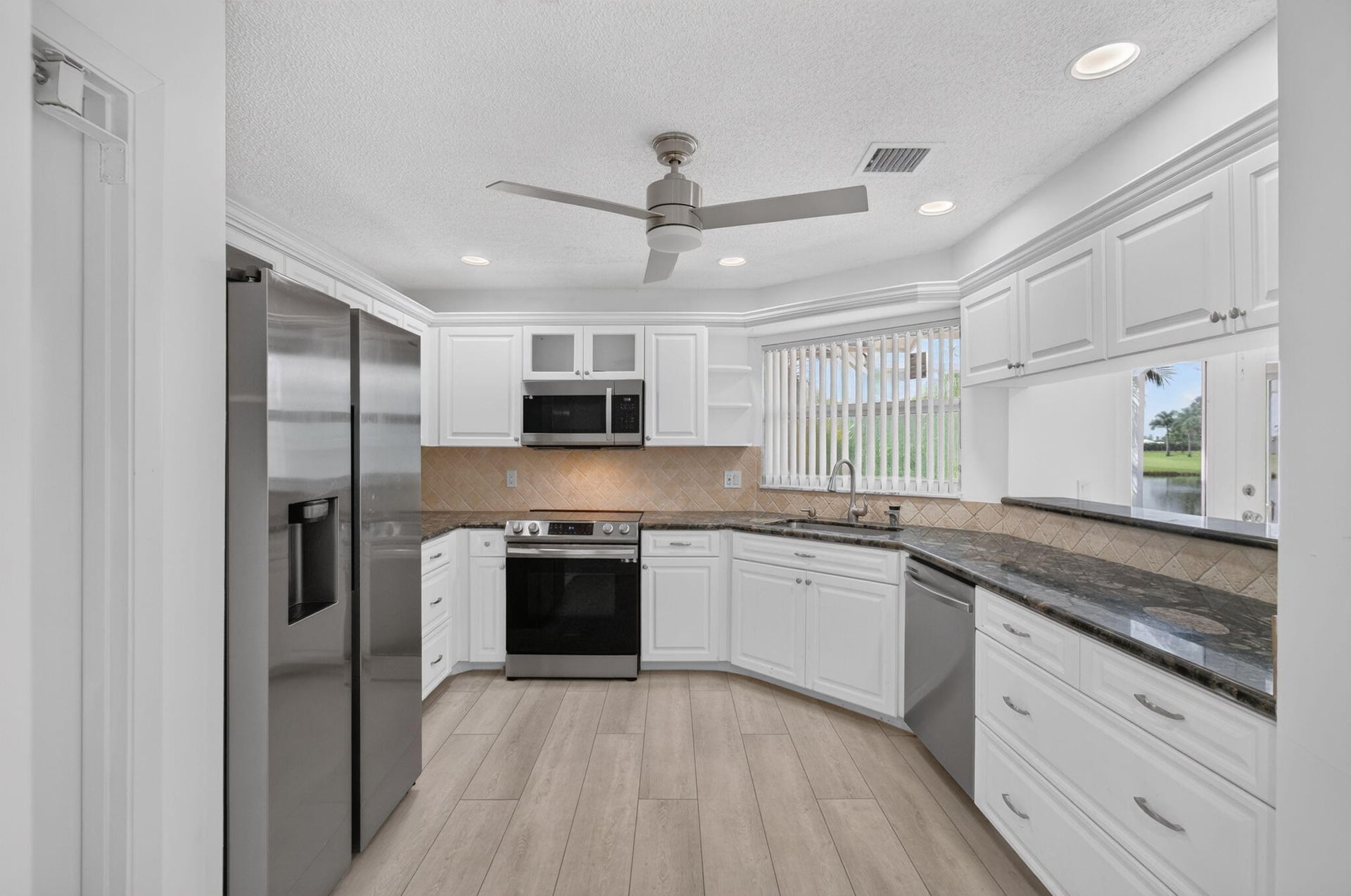  Residence photo 7