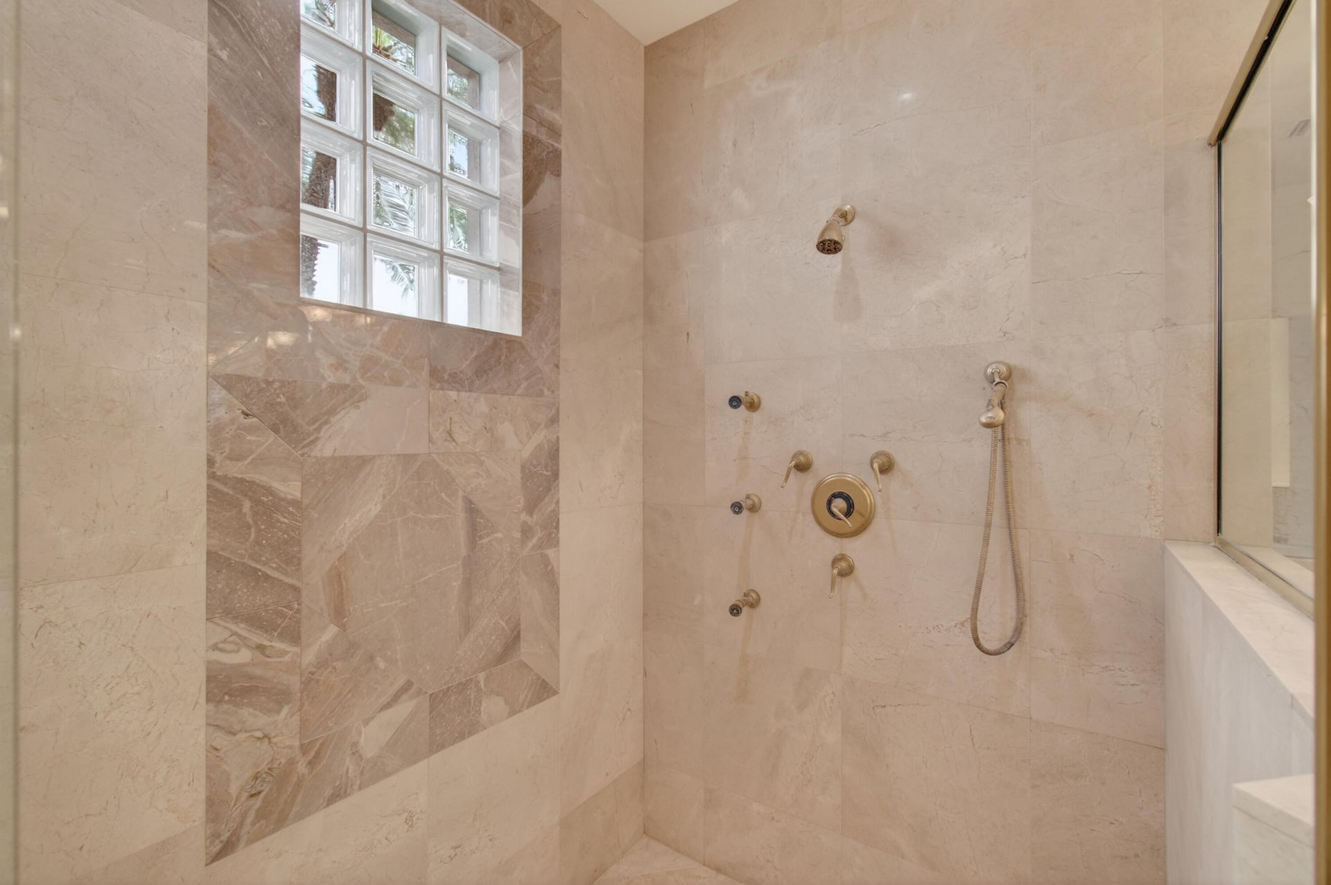  Residence photo 61