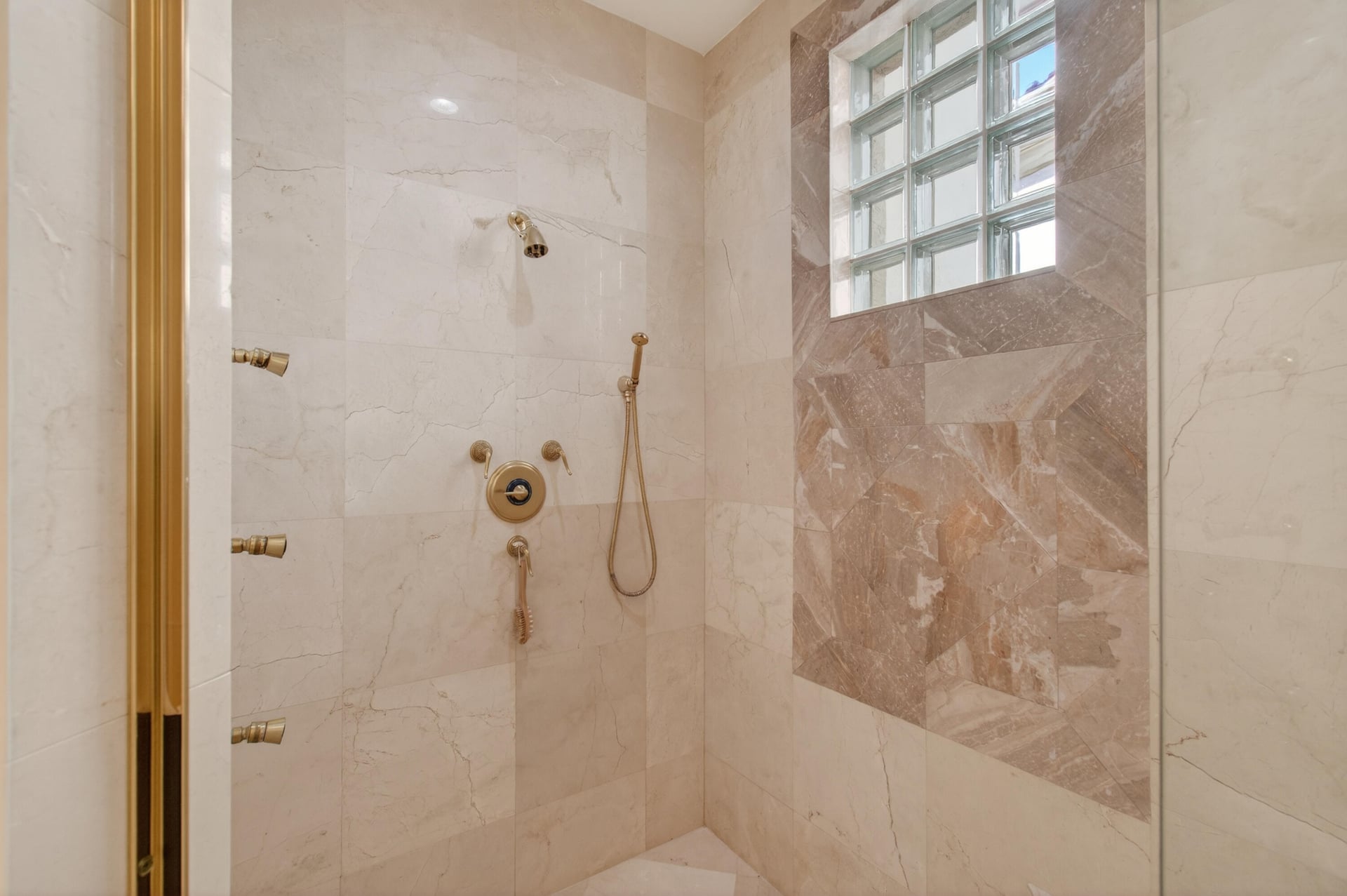  Residence photo 62