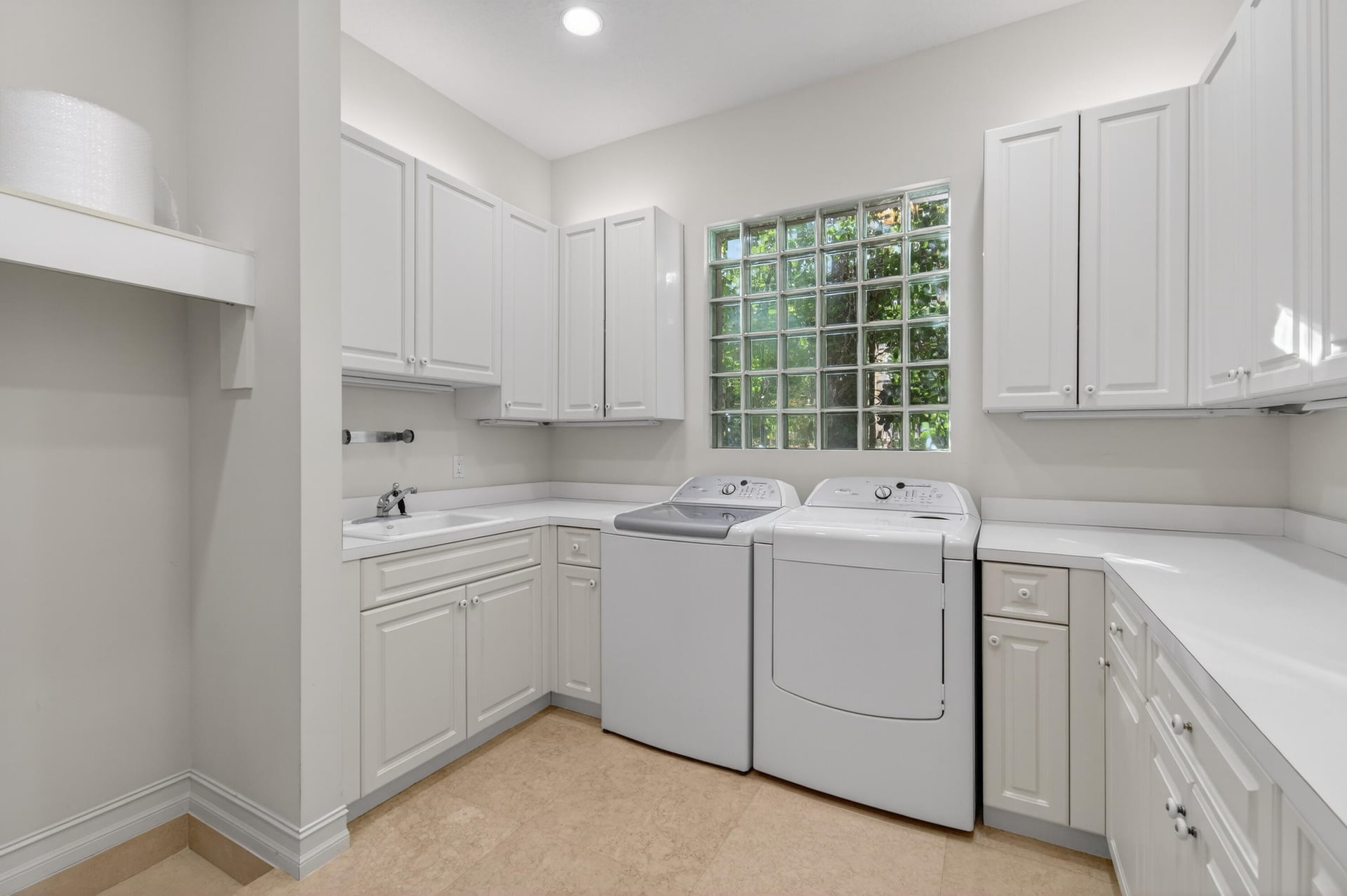  Residence photo 75