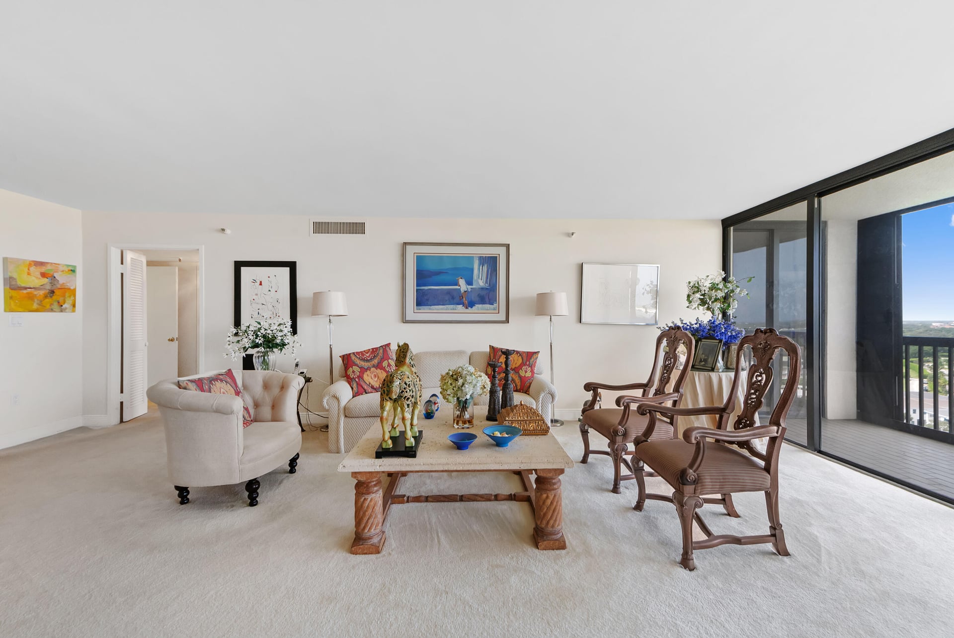 Unit 1603 photo 3