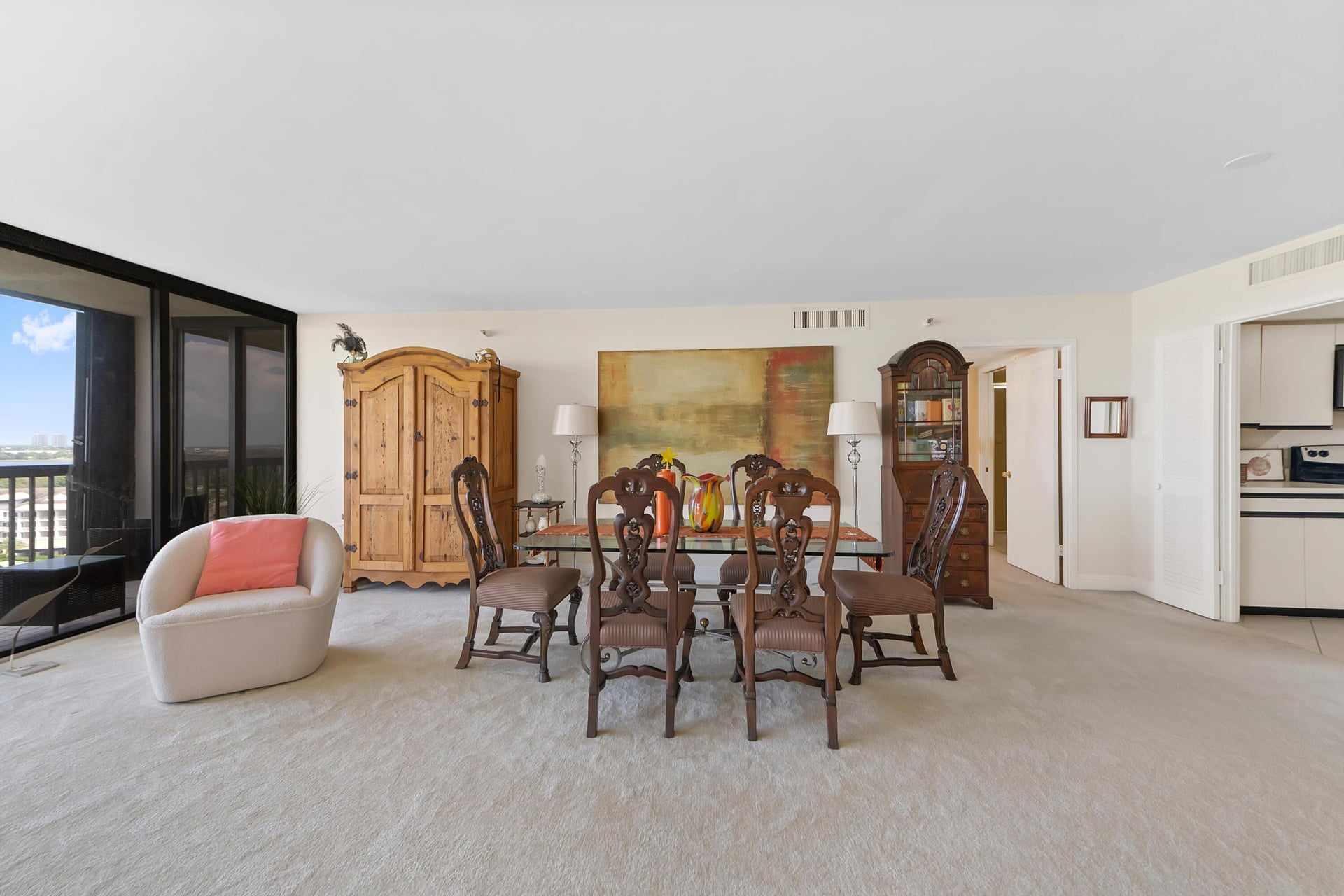 Unit 1603 photo 4