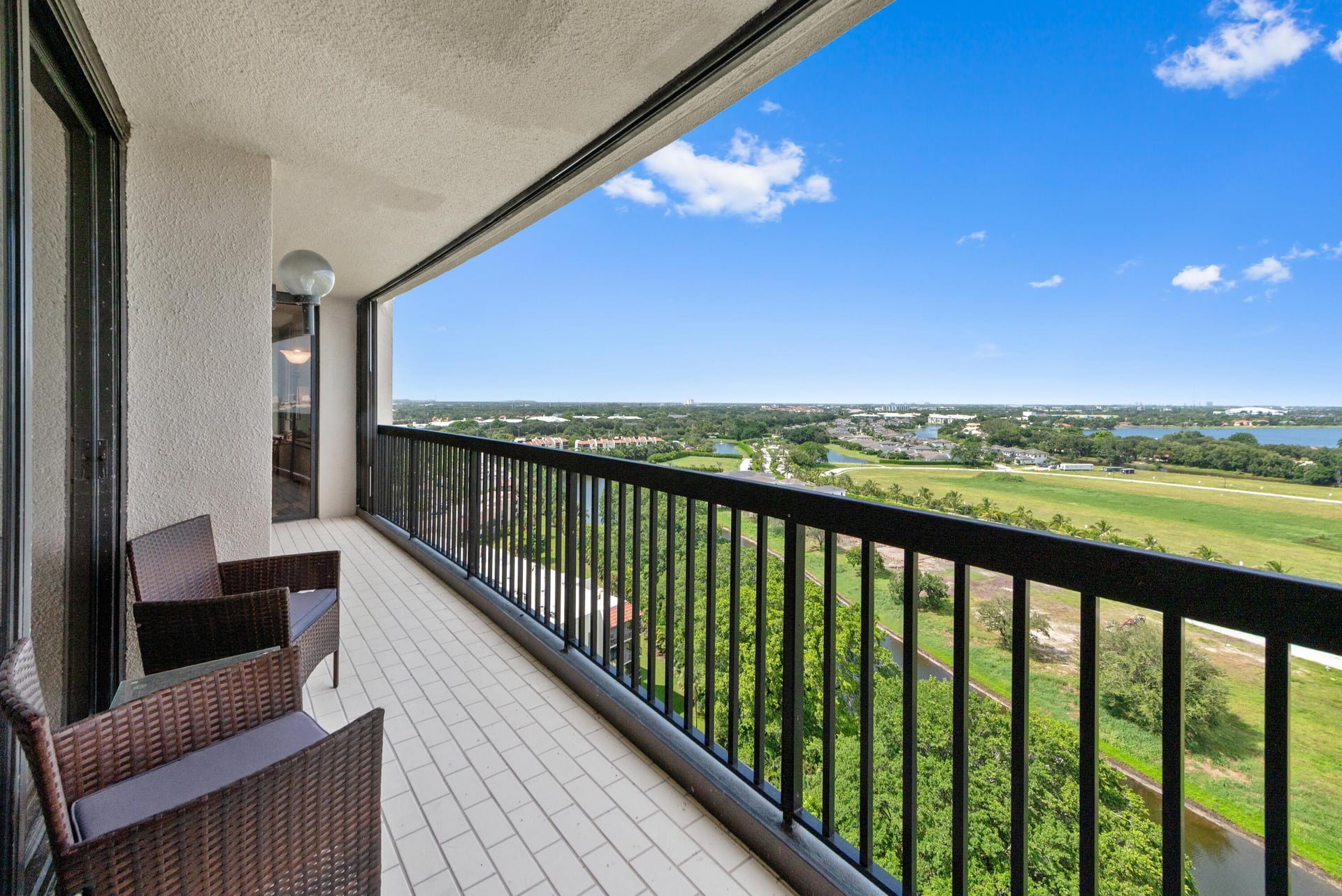 Unit 1603 photo 9