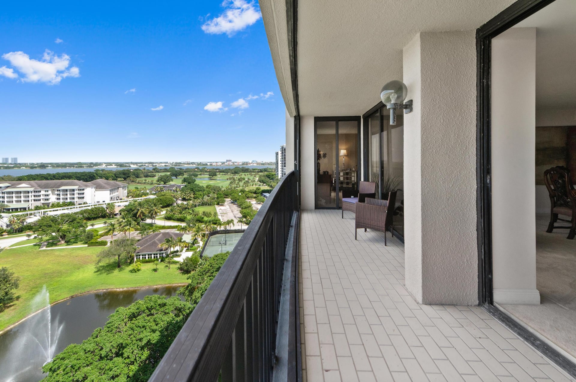 Unit 1603 photo 11