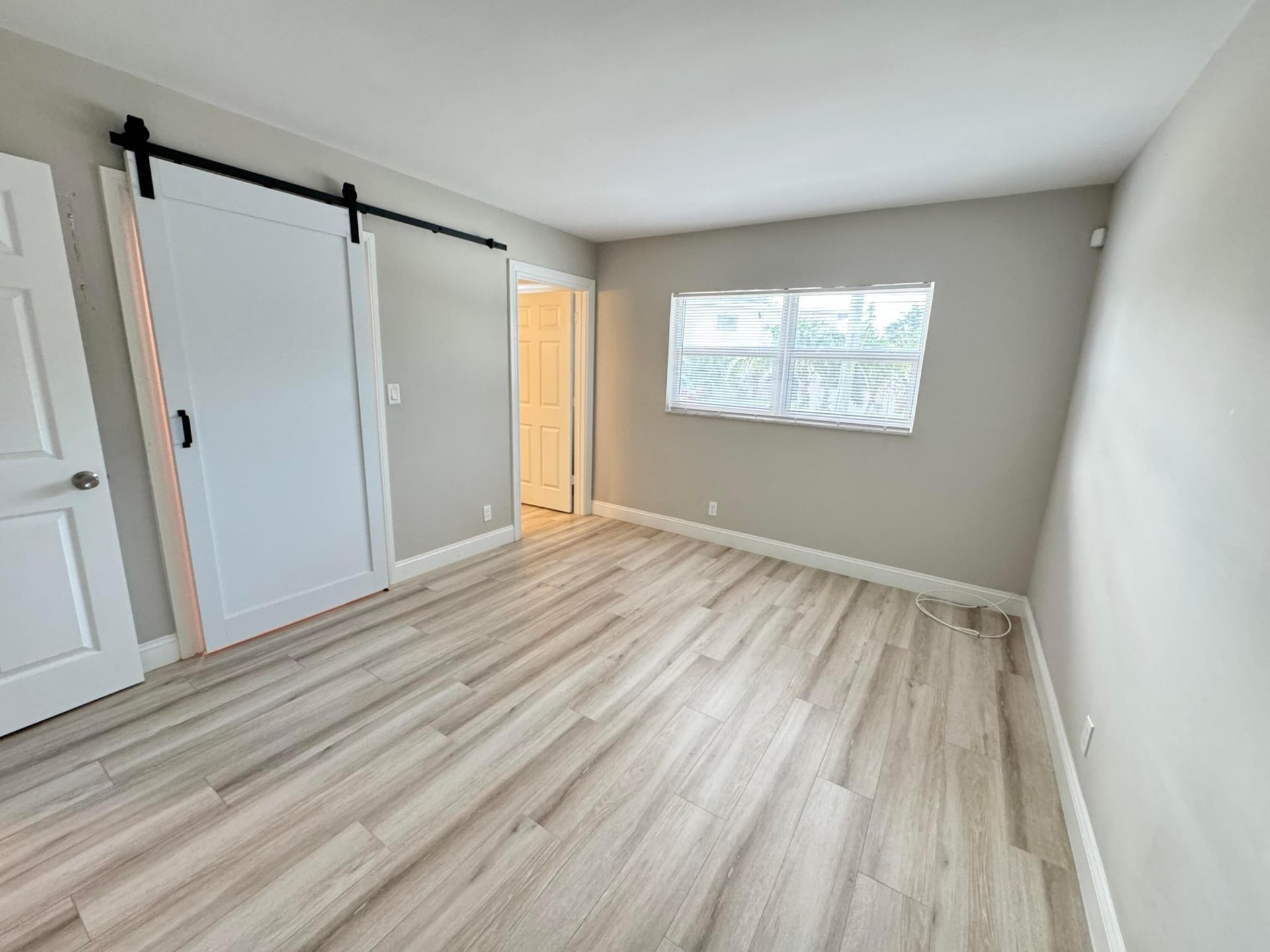 Unit Unit 106 photo 5