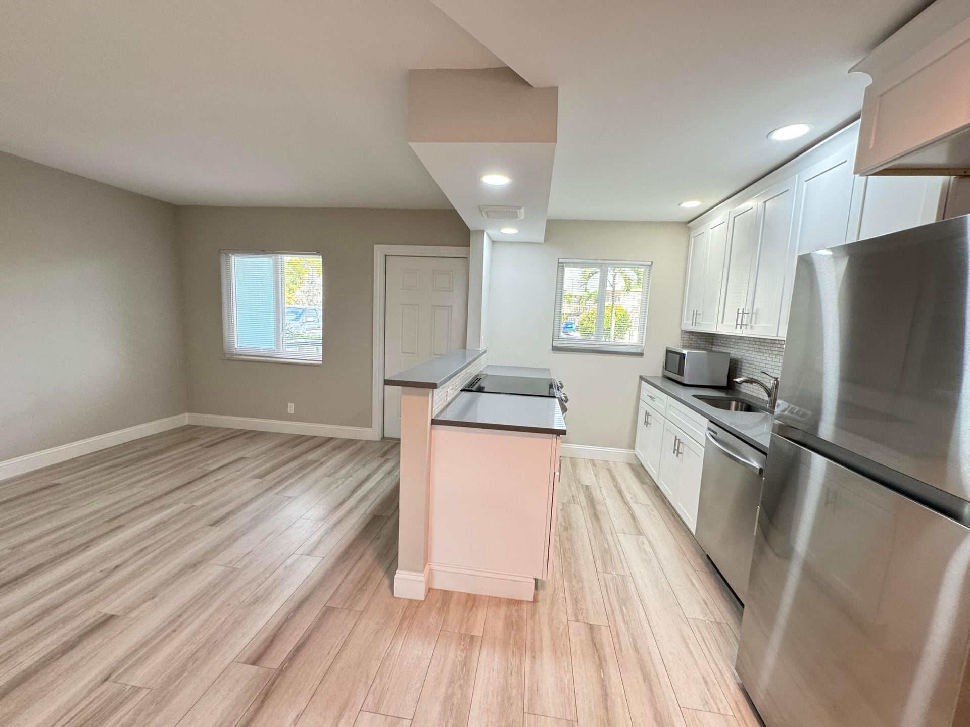 Unit Unit 106 photo 11