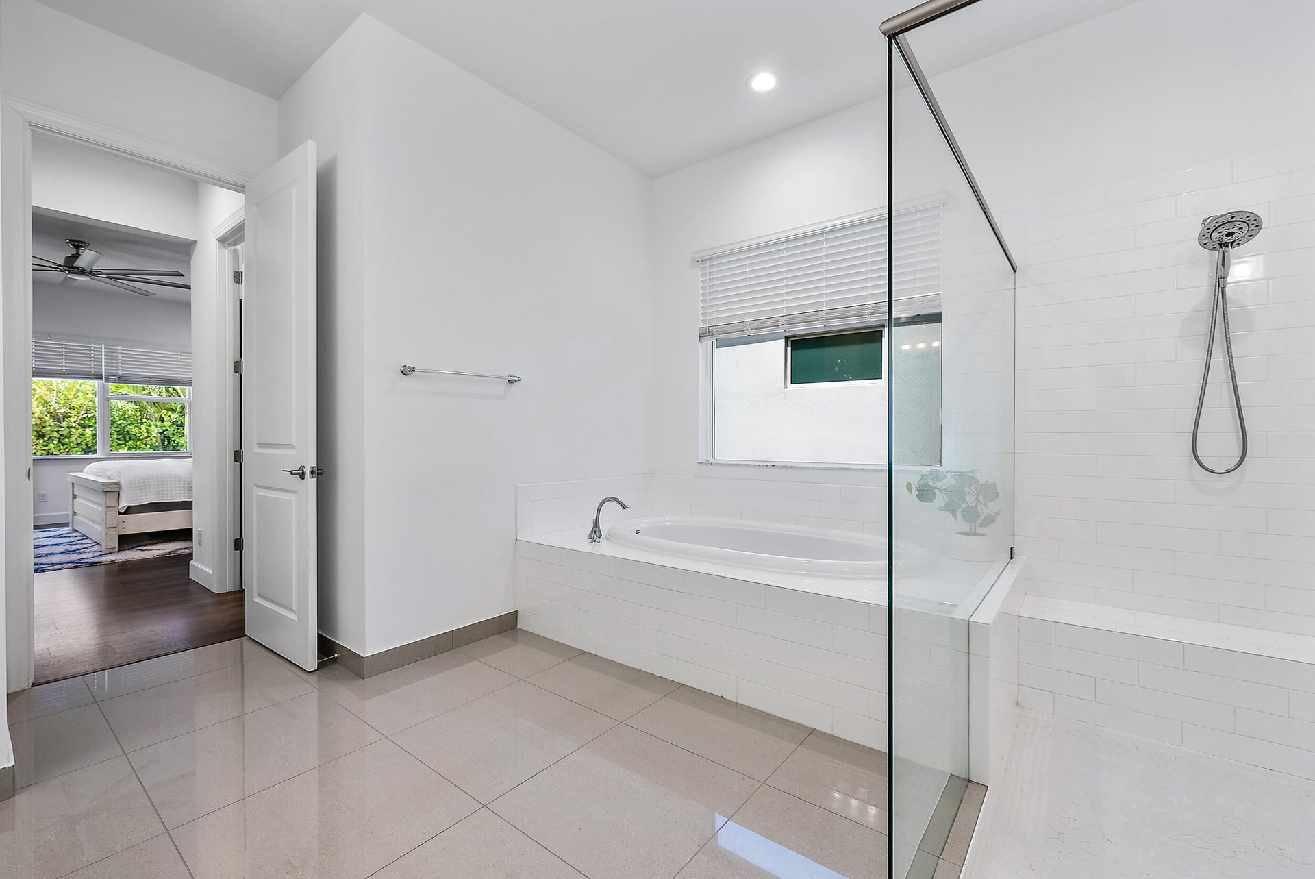  Residence photo 15