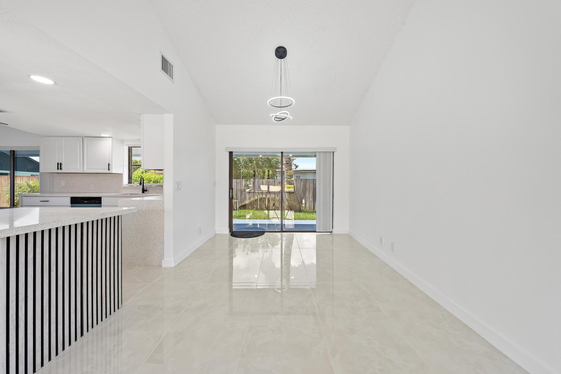  Residence photo 6