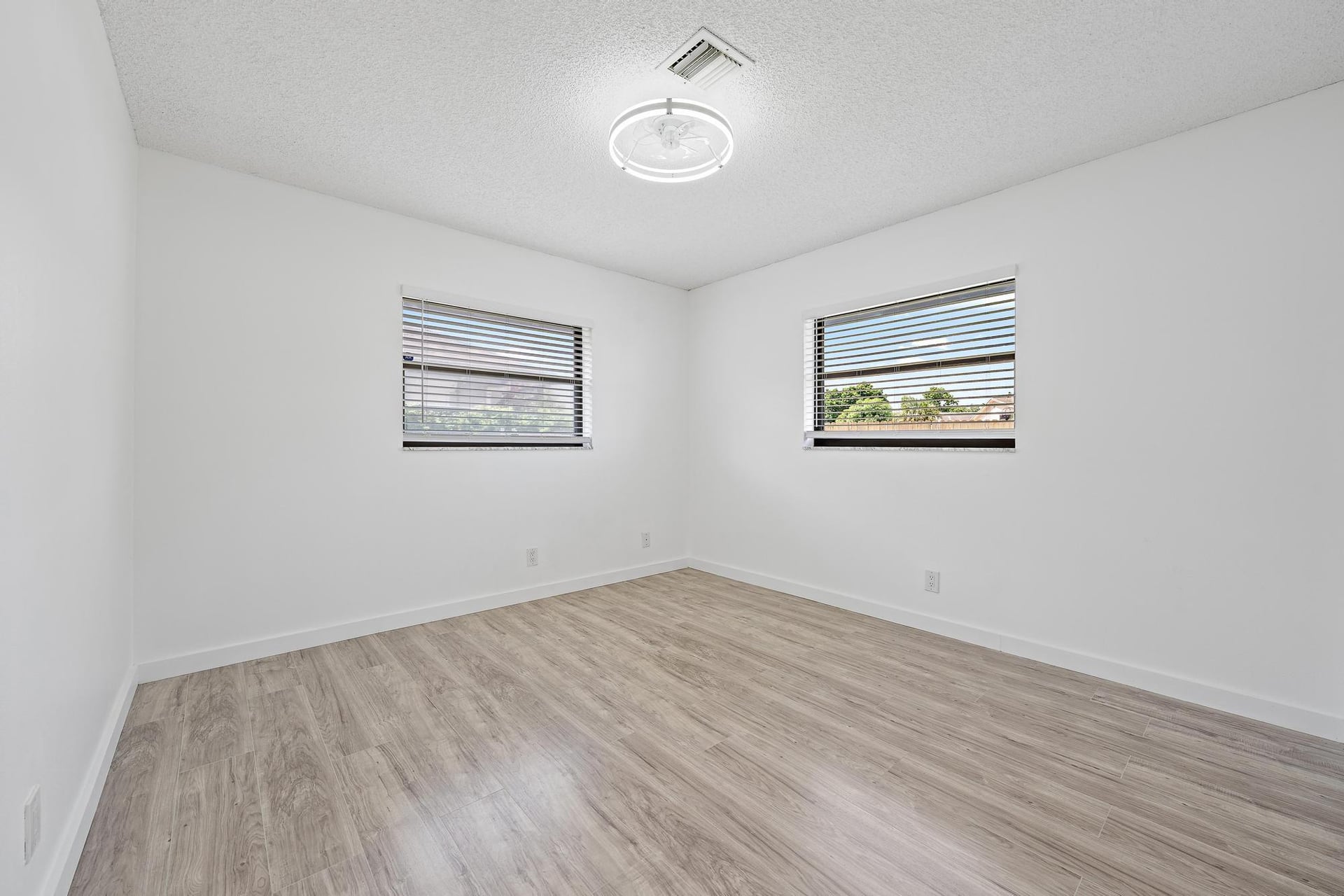  Residence photo 12