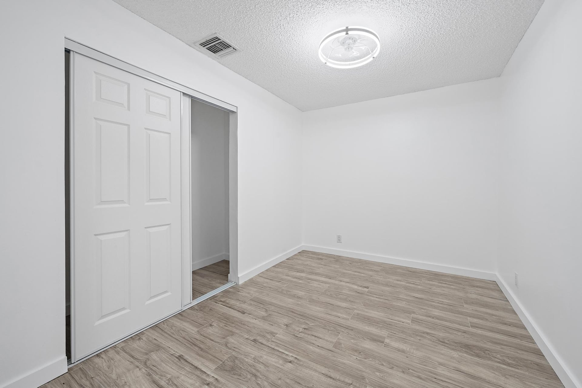  Residence photo 15