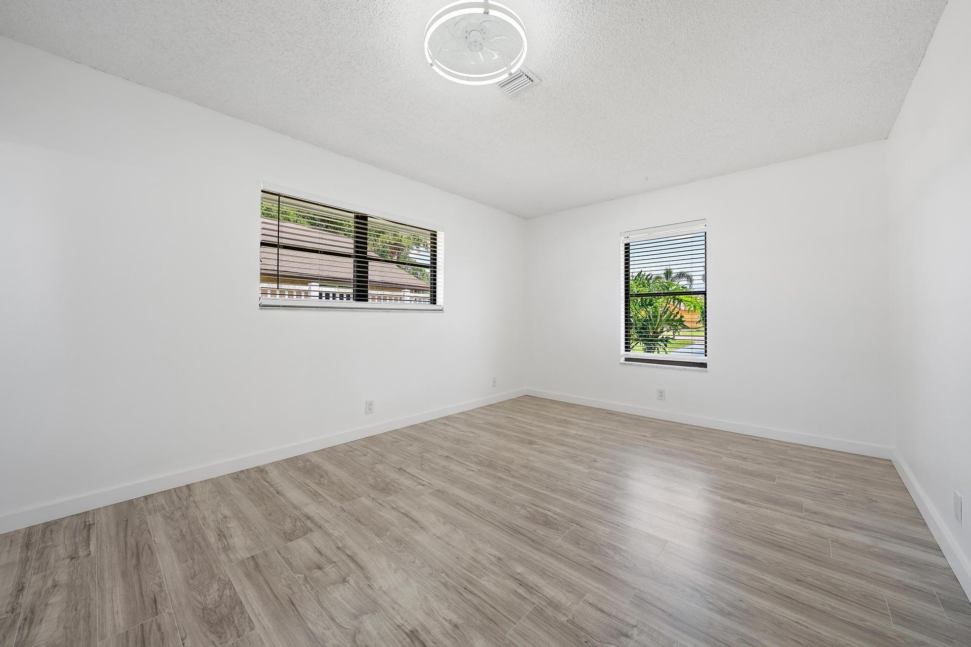  Residence photo 17