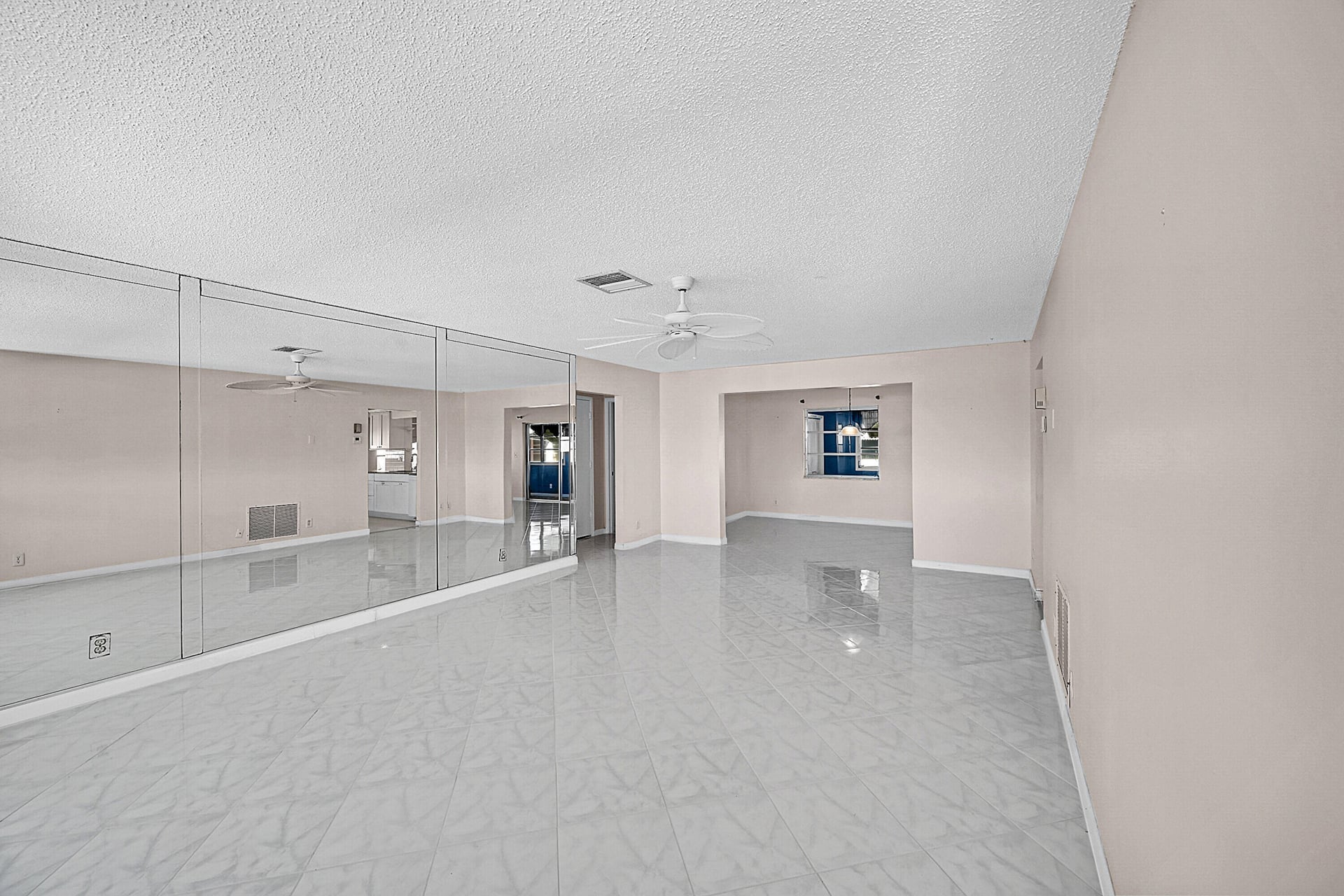 Residence photo 4