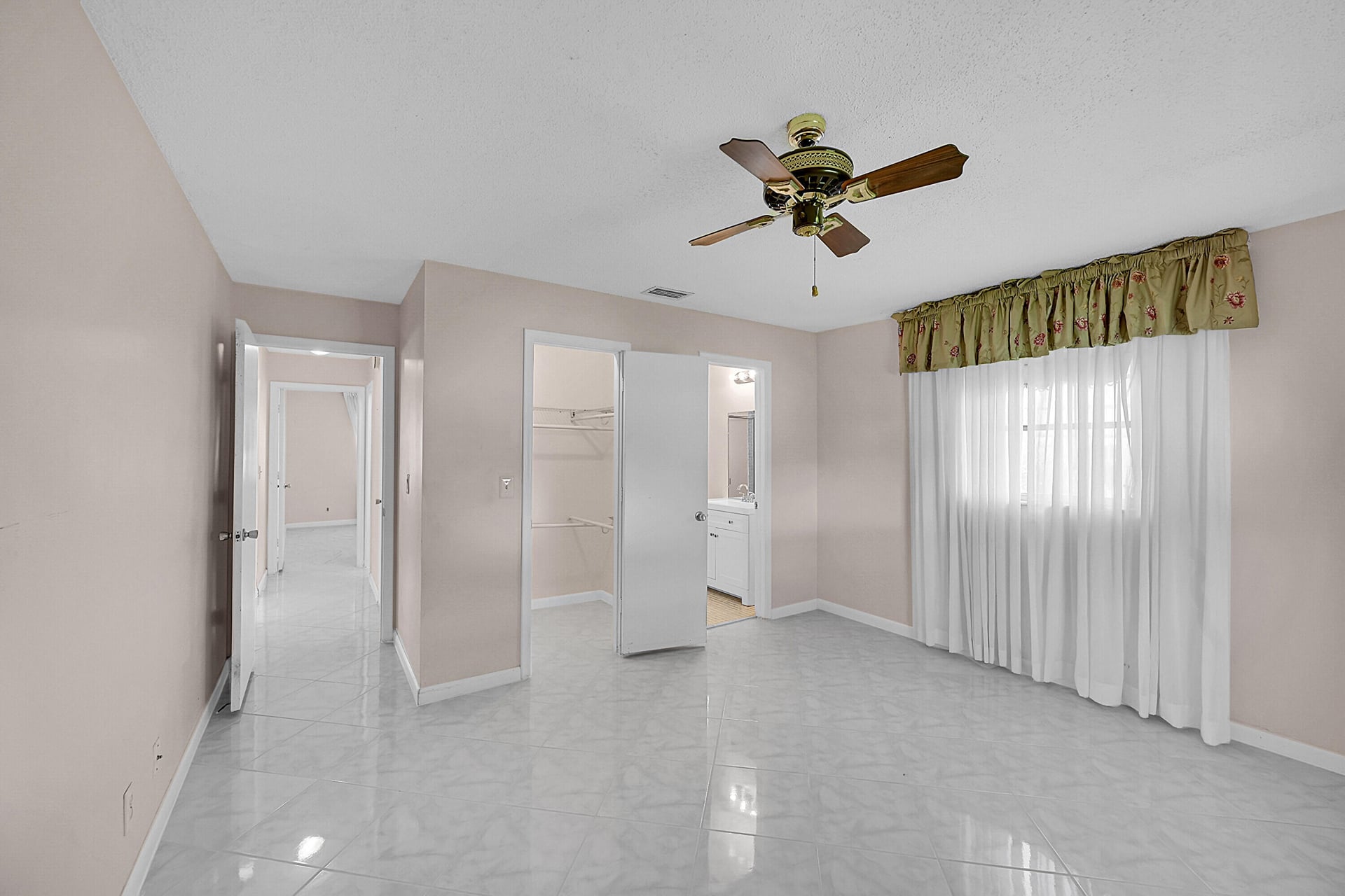 Residence photo 18