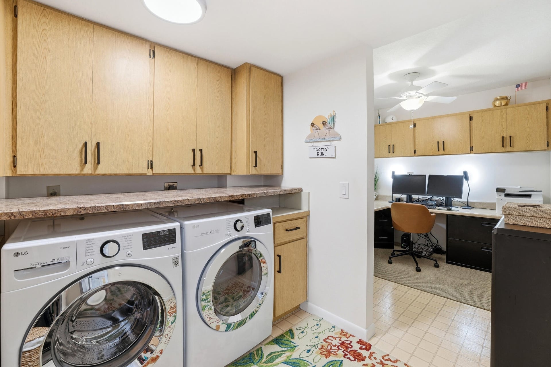 Unit 404 photo 11