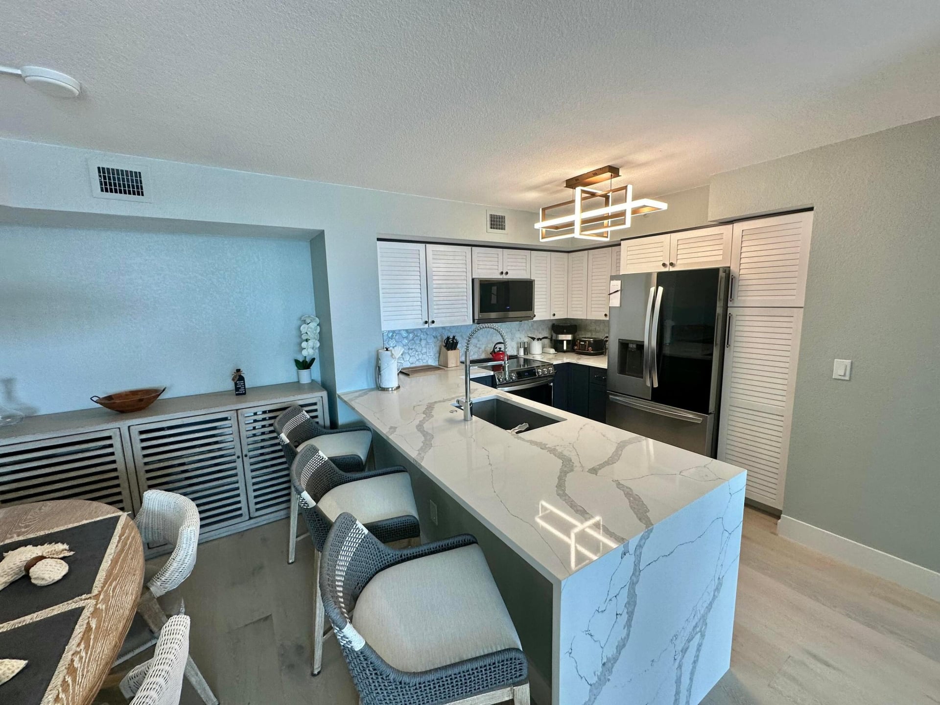 Unit 204 photo 3