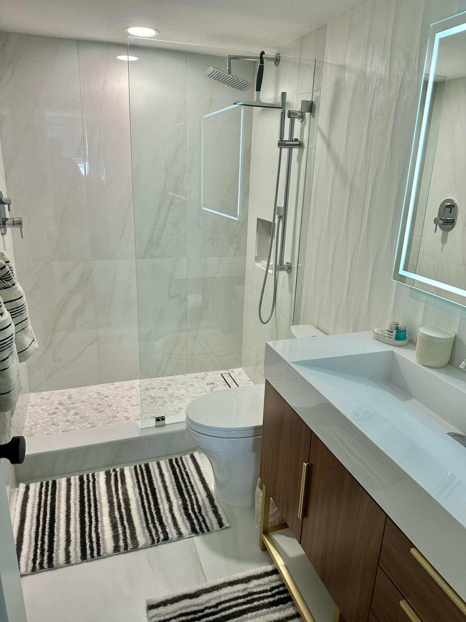 Unit 204 photo 14