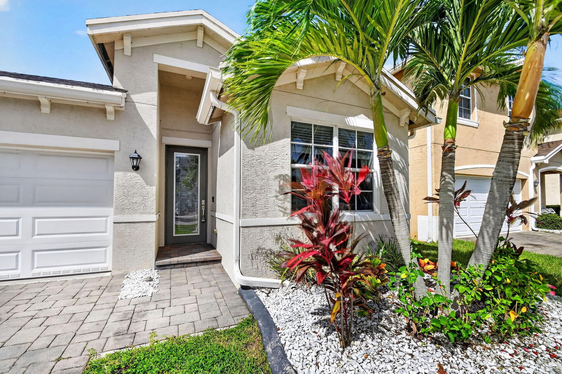 Residence photo 3