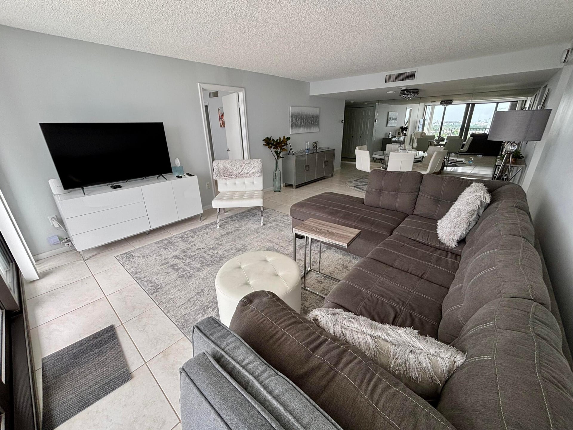 Unit 2105 photo 5