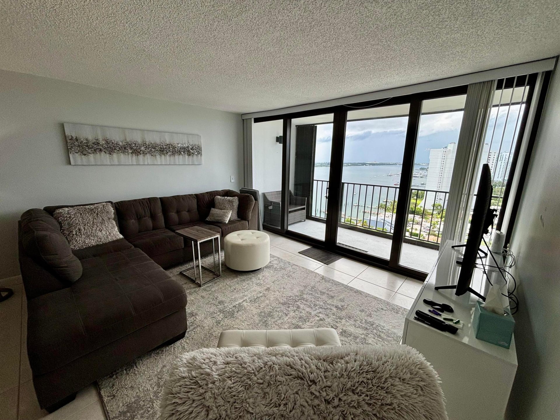 Unit 2105 photo 6