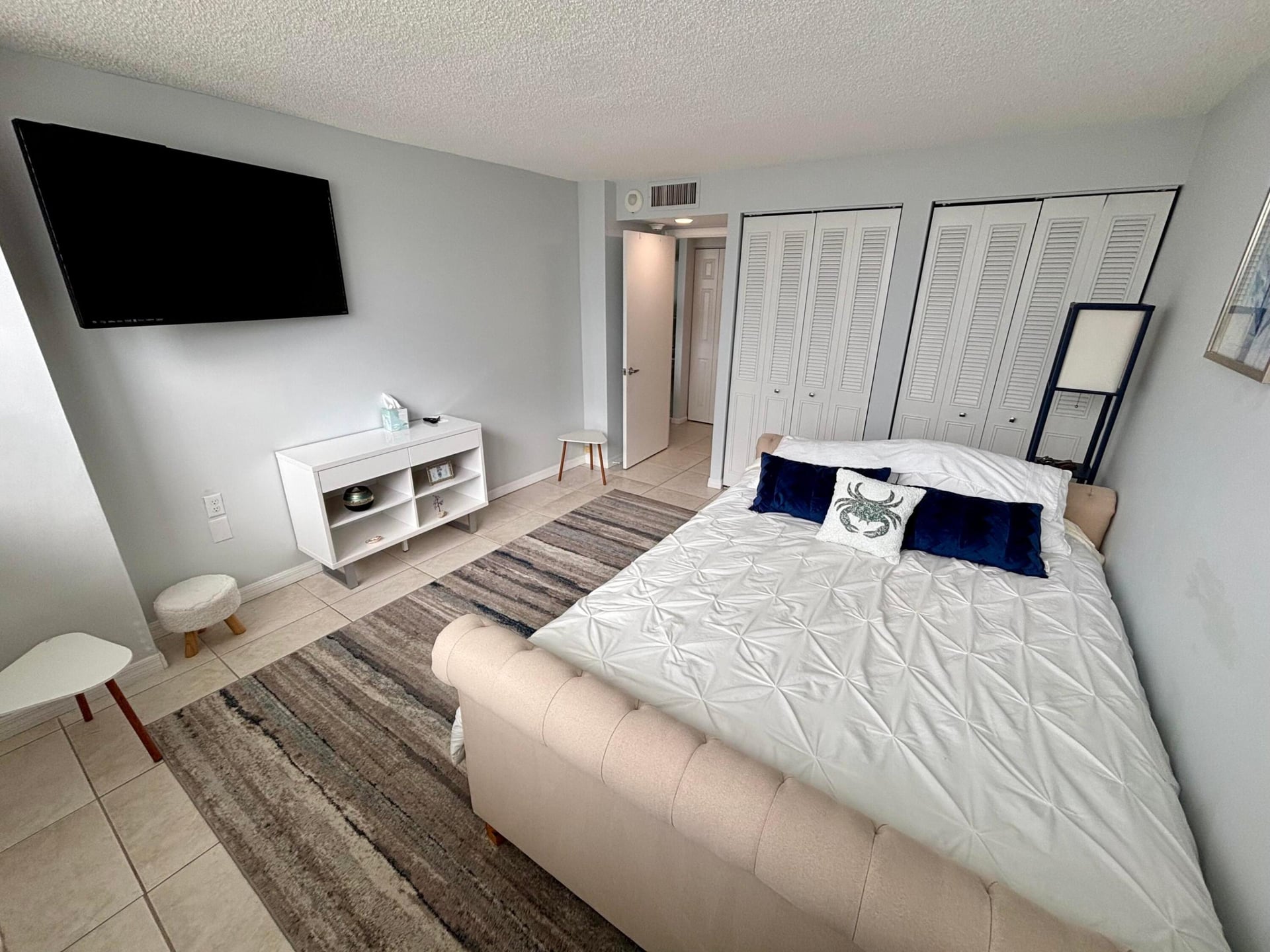 Unit 2105 photo 11