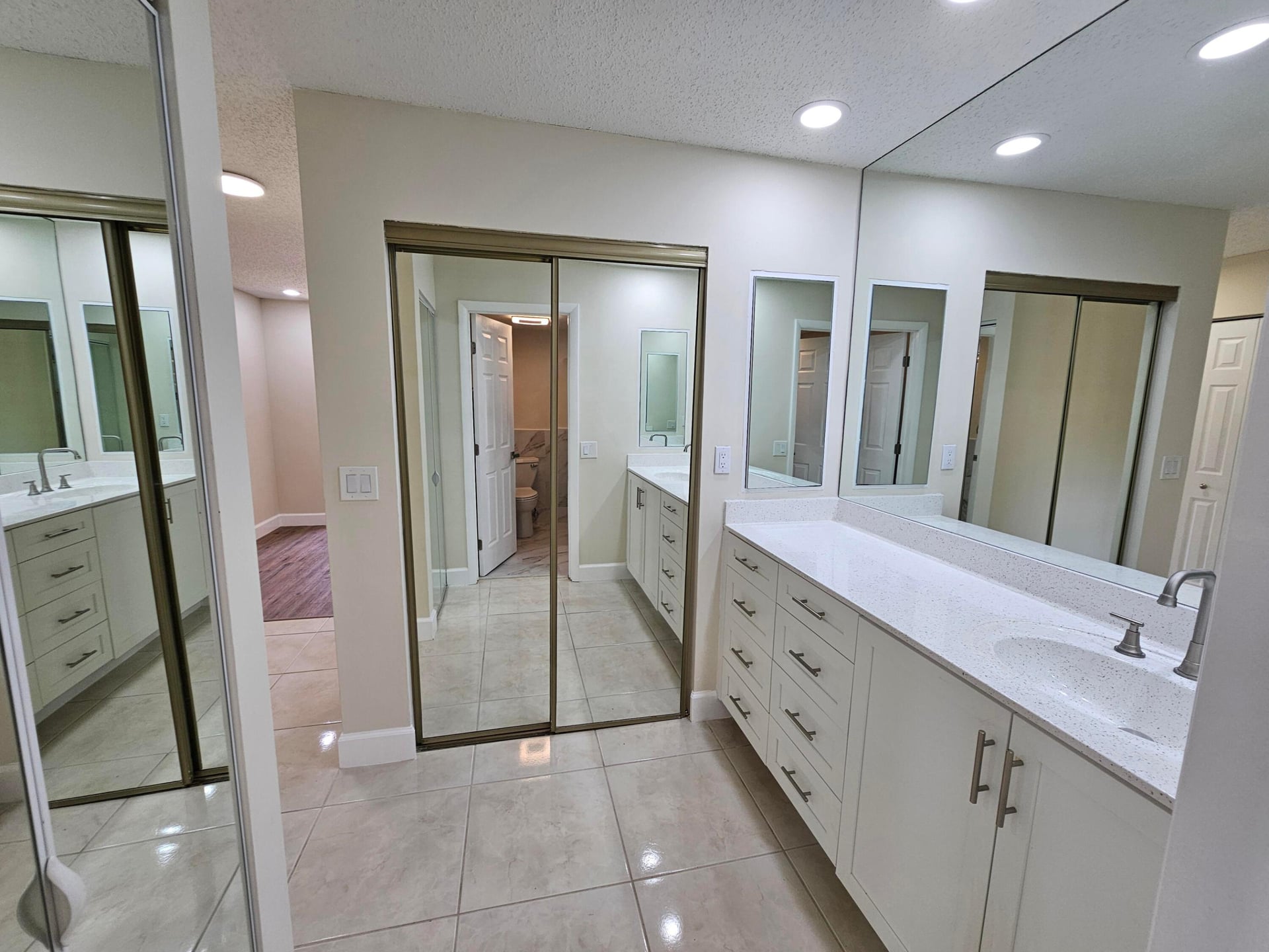 Unit 12e photo 23