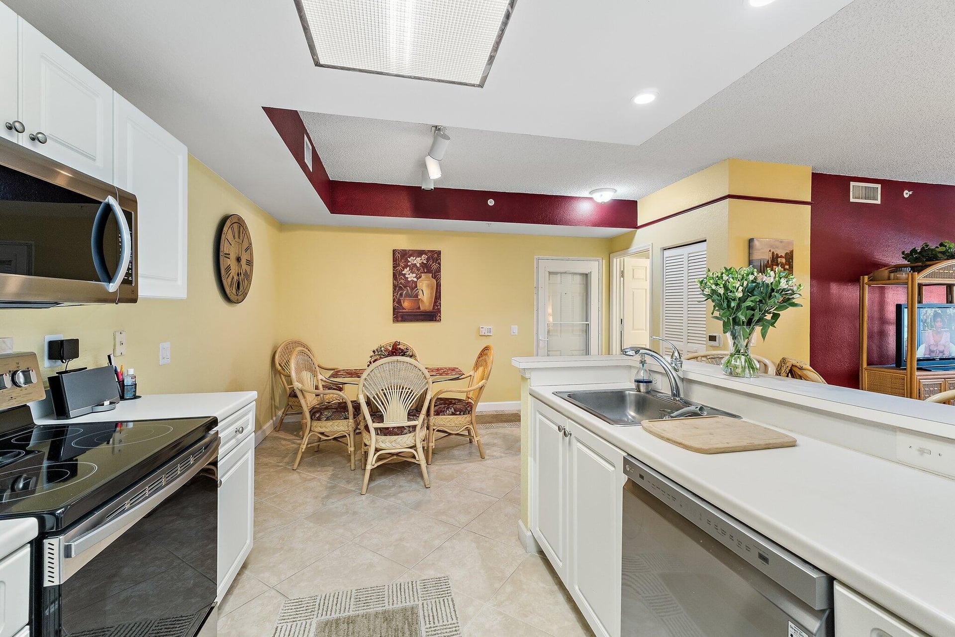 Unit 107 photo 11