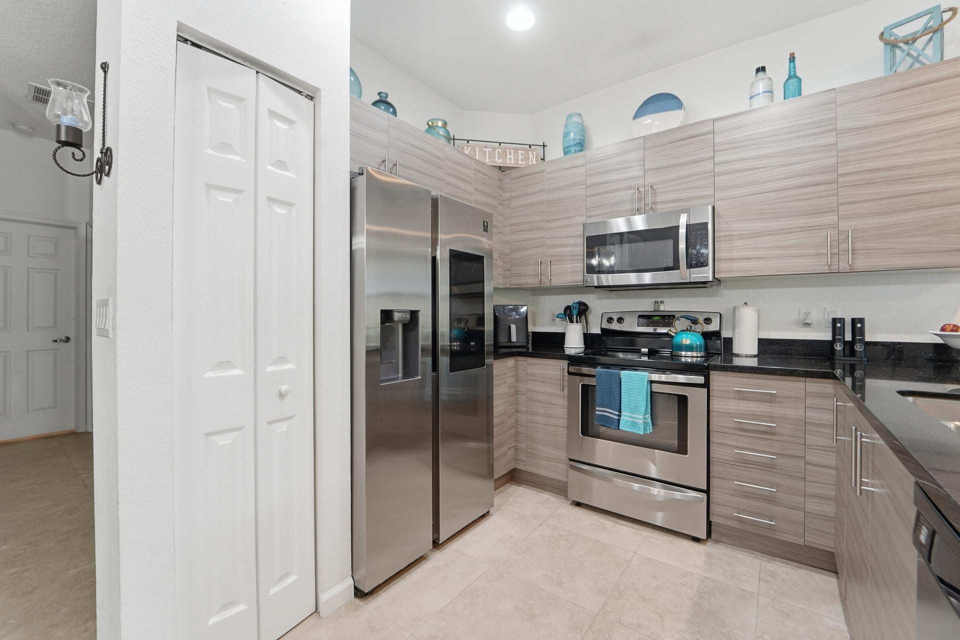 Unit 104 photo 16
