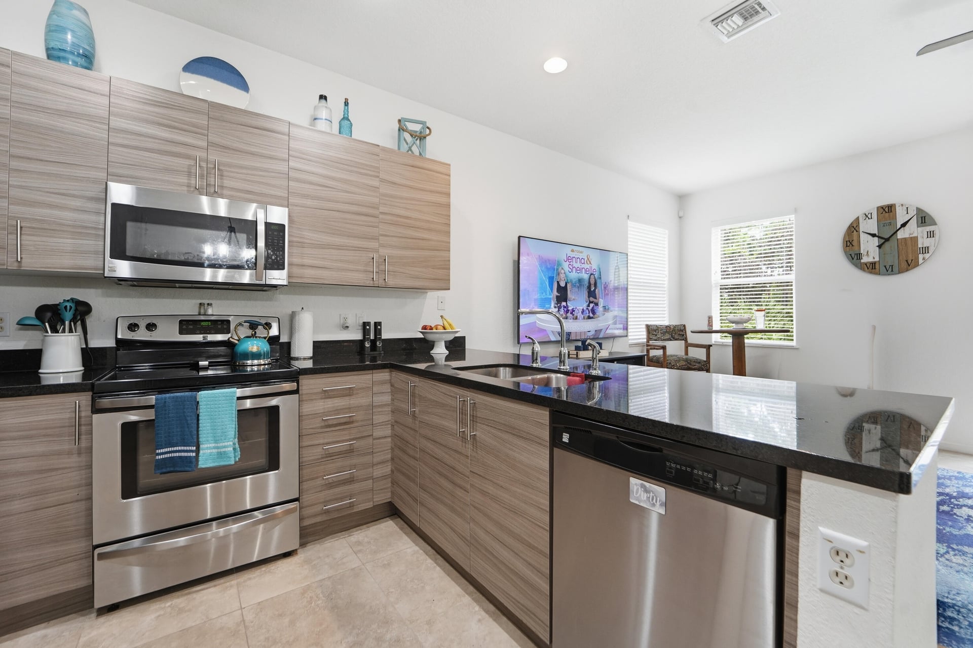 Unit 104 photo 17