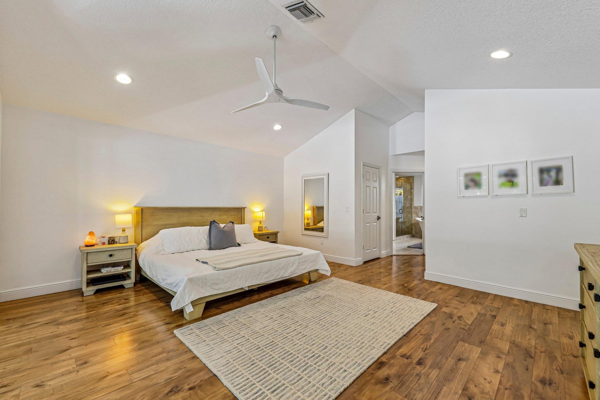 Residence photo 12