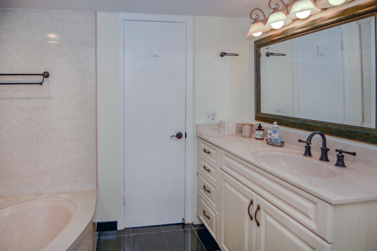 Unit 2-605 photo 21