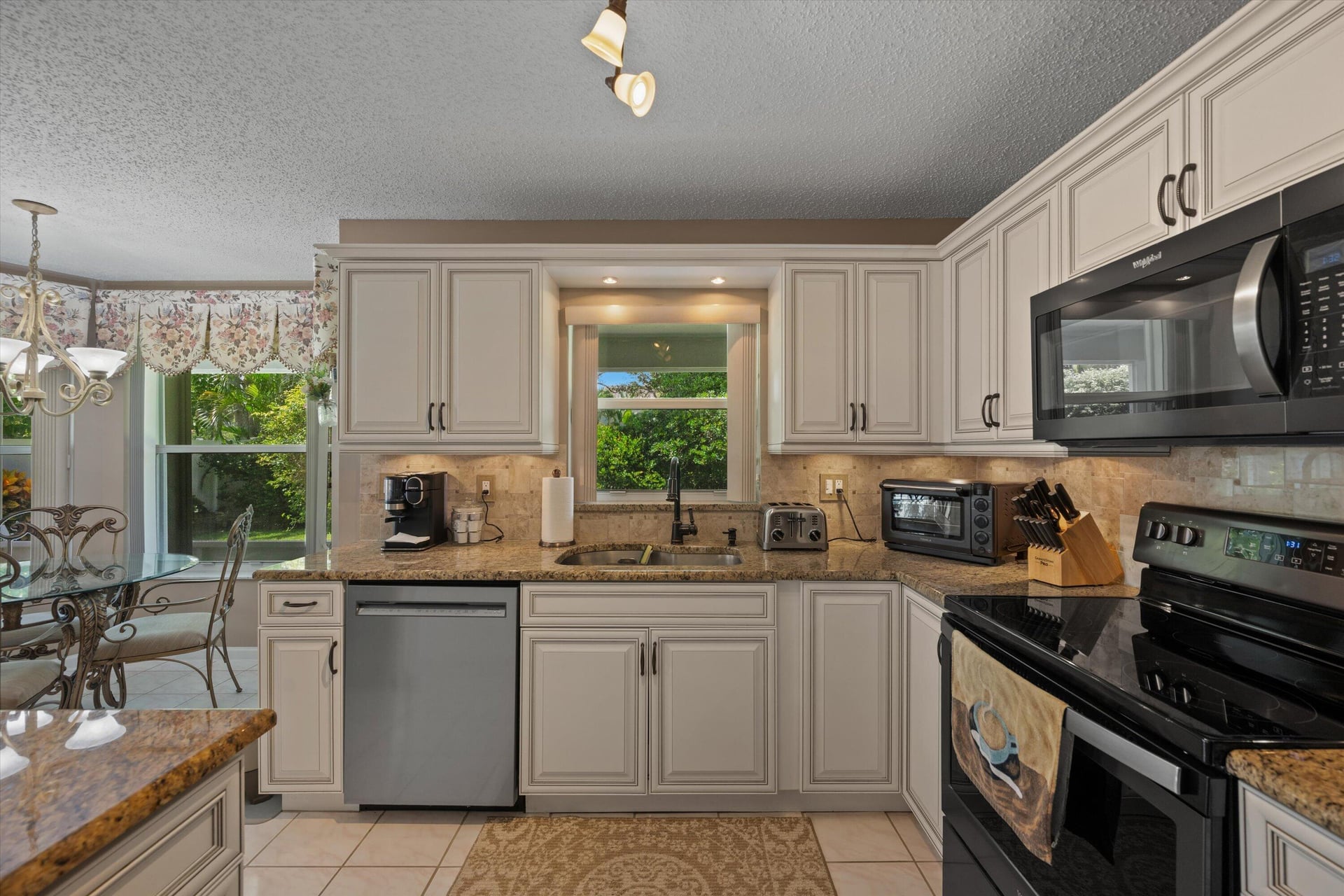 Residence photo 18