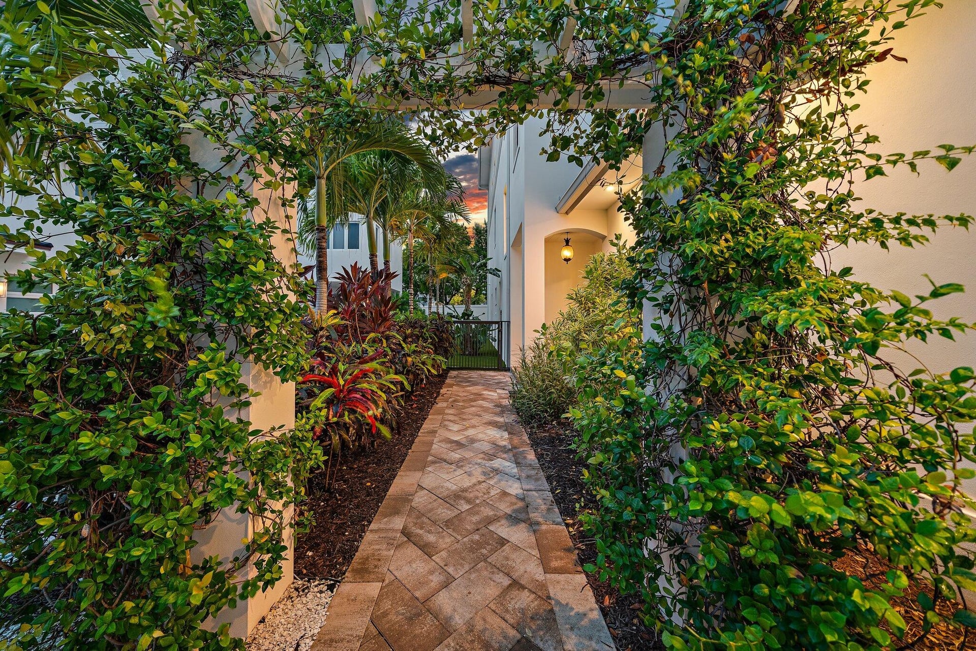 Residence photo 76