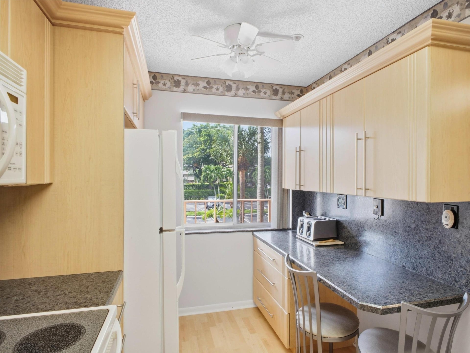 Unit 205 photo 4