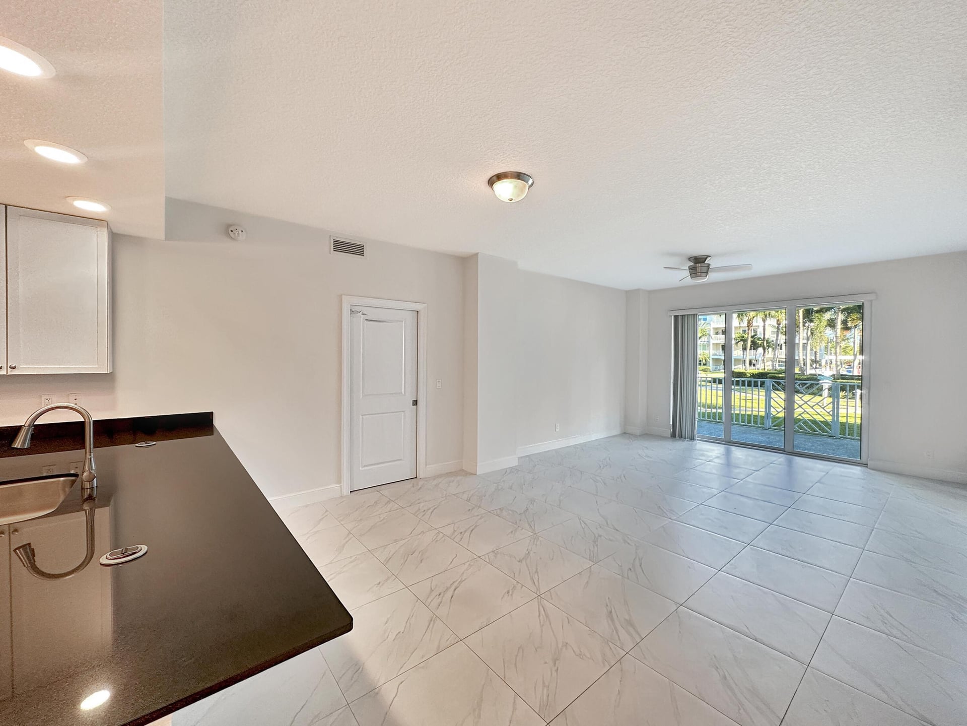  Unit 312 photo 4