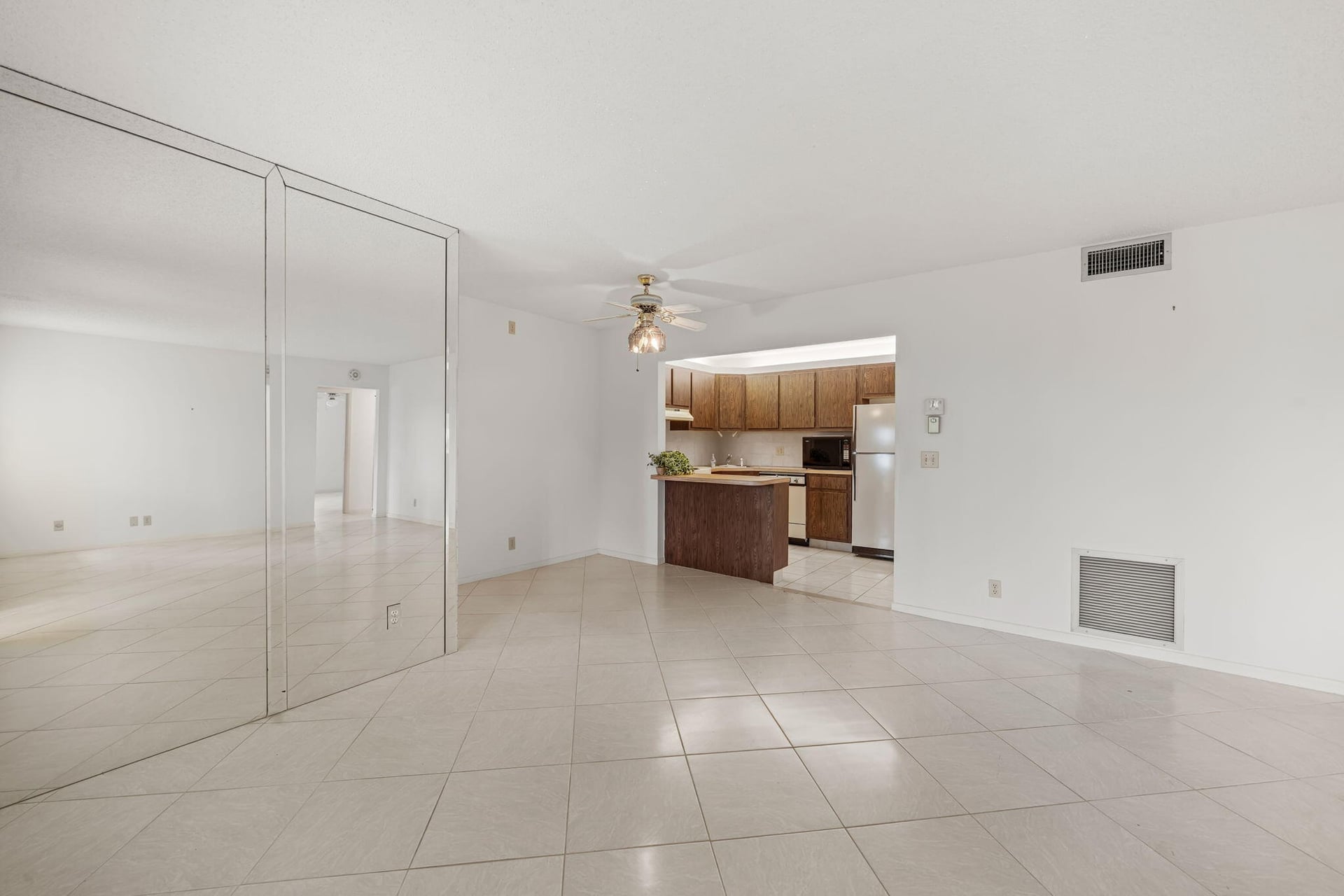 Unit B-2 photo 10