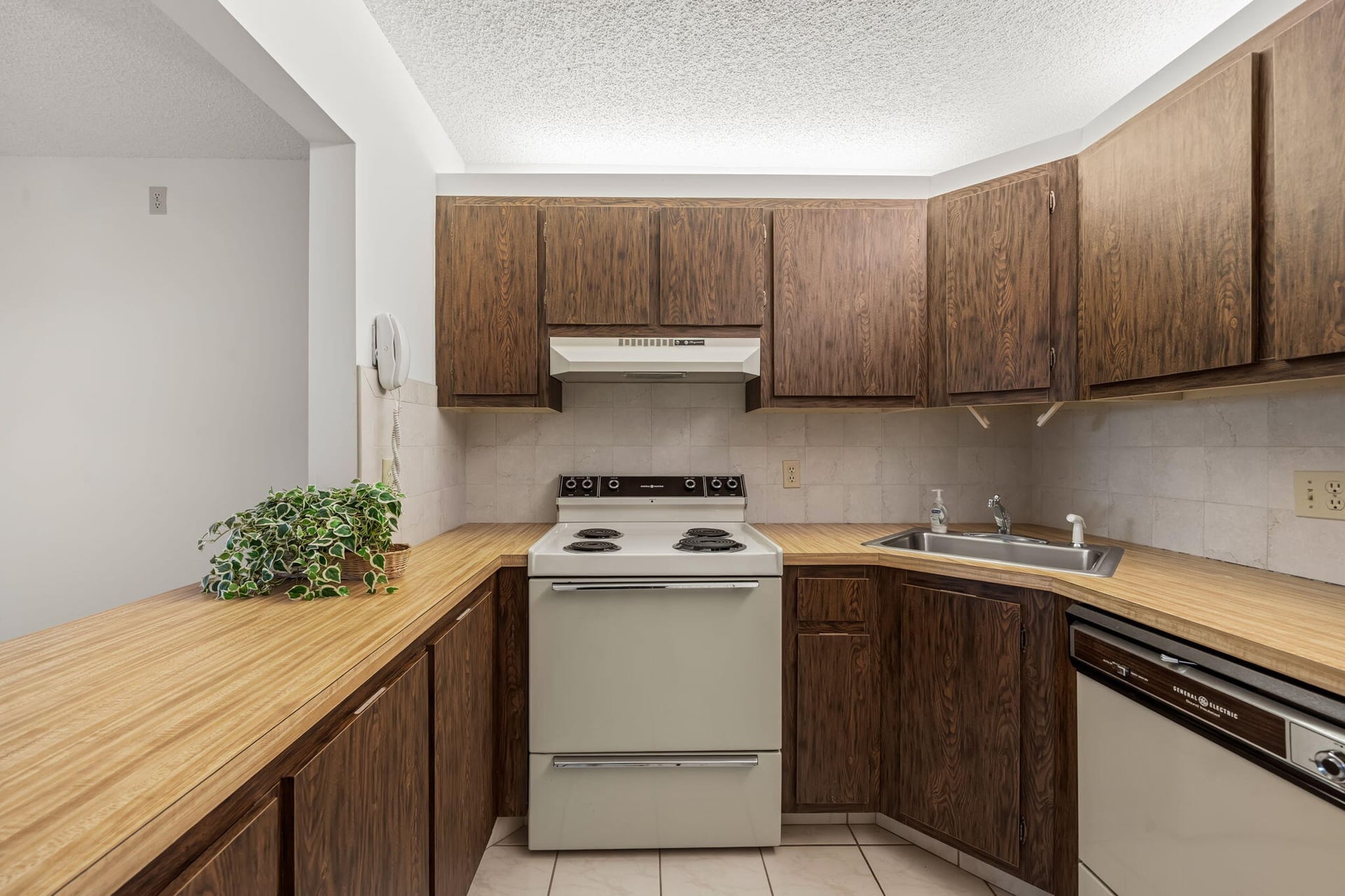 Unit B-2 photo 12